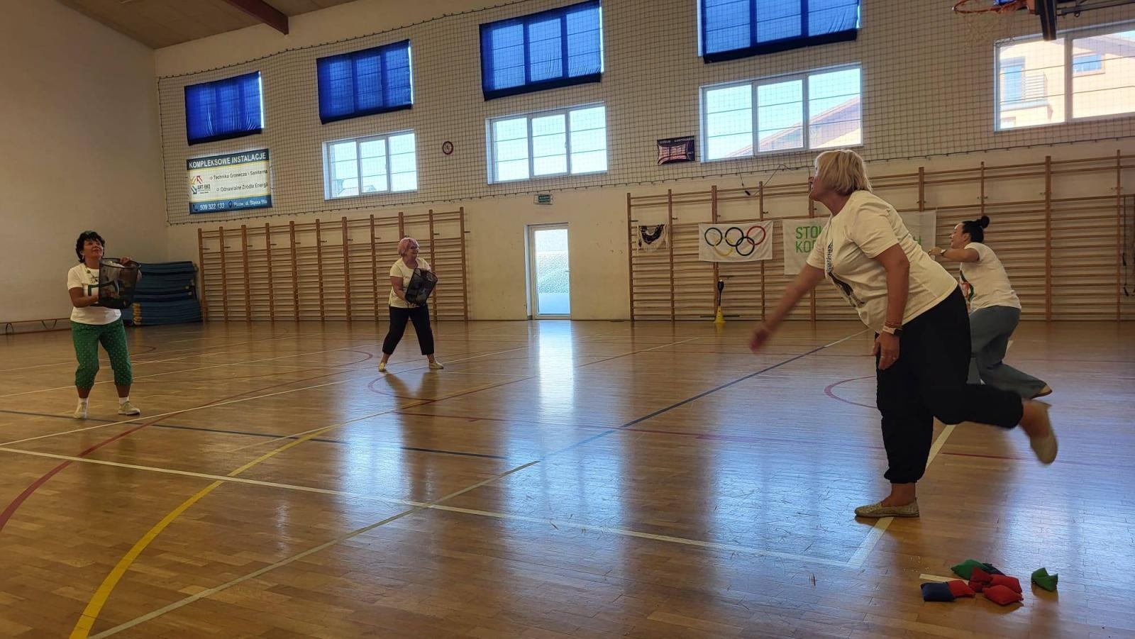 Zdjęcie w galerii na portalu naszwodzislaw.com: Senioralia w Radlinie. Symboliczne przekazanie władzy i sportowa rywalizacja seniorów wiadomości z regionu