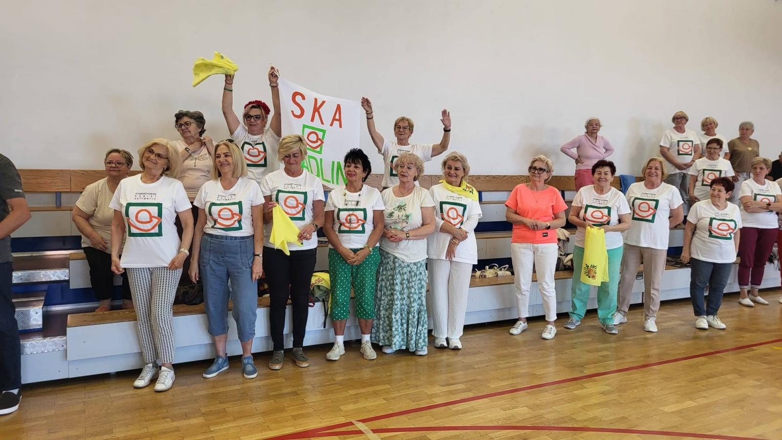Zdjęcie w galerii na portalu naszwodzislaw.com: Senioralia w Radlinie. Symboliczne przekazanie władzy i sportowa rywalizacja seniorów wiadomości z regionu
