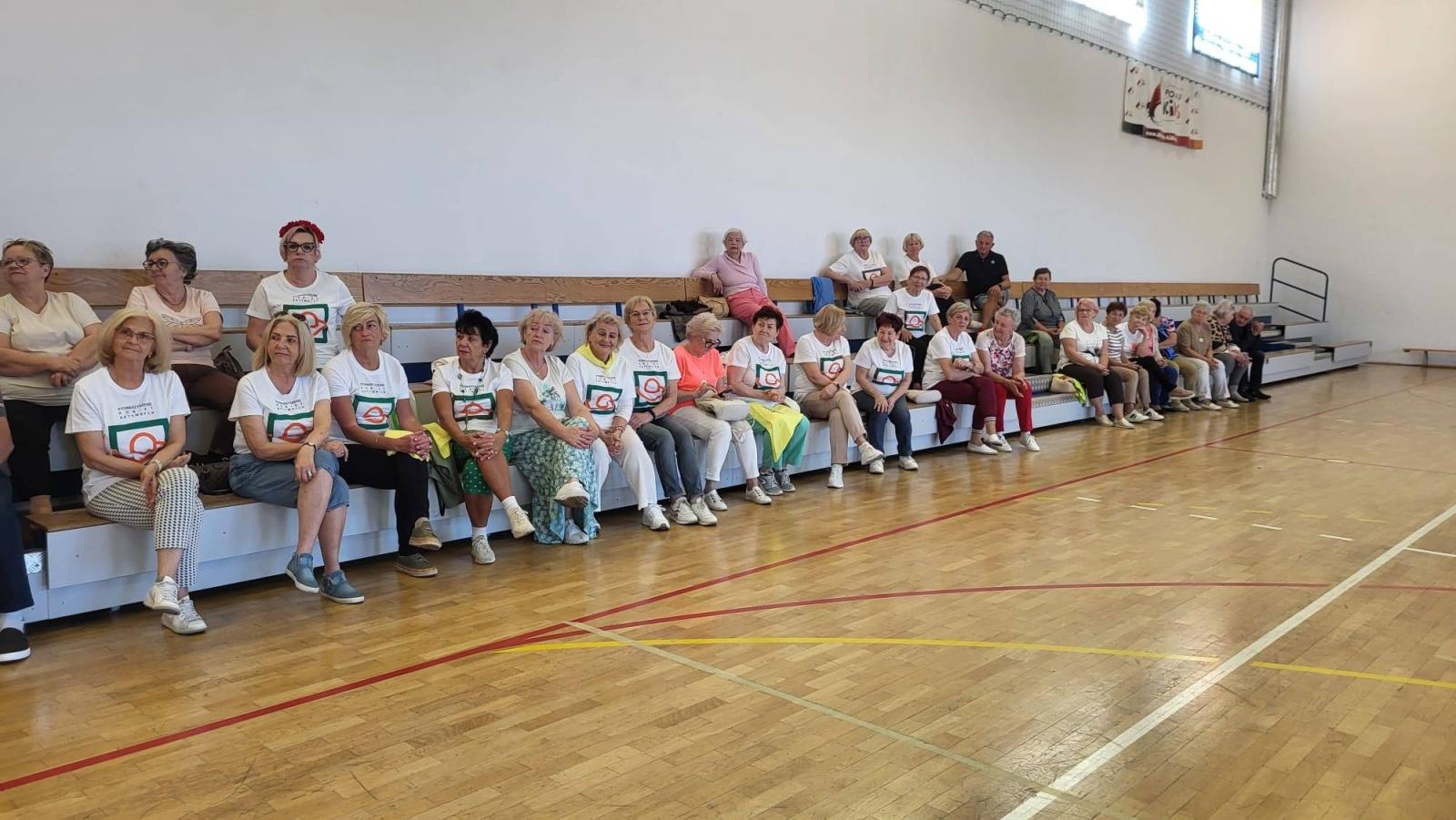 Zdjęcie w galerii na portalu naszwodzislaw.com: Senioralia w Radlinie. Symboliczne przekazanie władzy i sportowa rywalizacja seniorów wiadomości z regionu