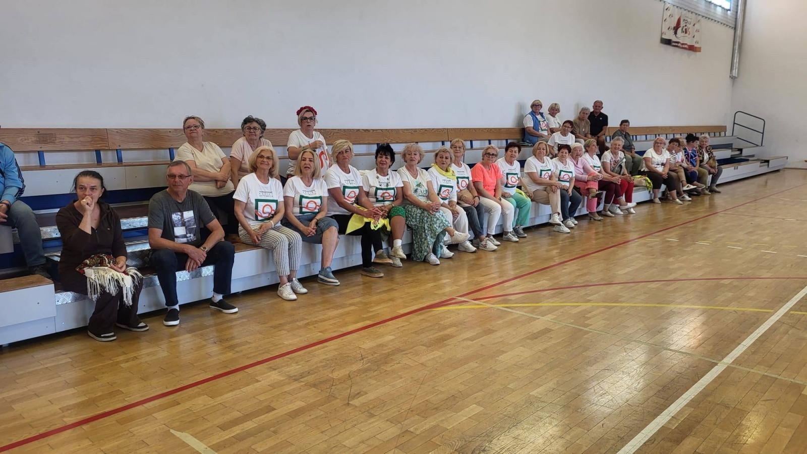 Zdjęcie w galerii na portalu naszwodzislaw.com: Senioralia w Radlinie. Symboliczne przekazanie władzy i sportowa rywalizacja seniorów wiadomości z regionu