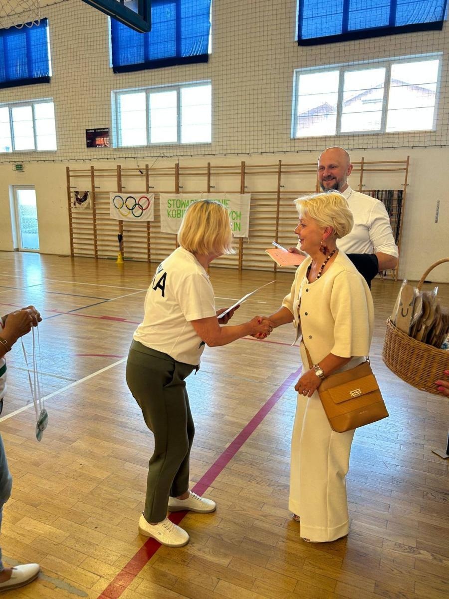 Zdjęcie w galerii na portalu naszwodzislaw.com: Senioralia w Radlinie. Symboliczne przekazanie władzy i sportowa rywalizacja seniorów wiadomości z regionu