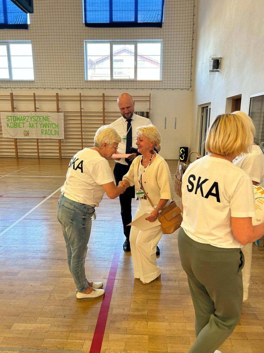 Zdjęcie w galerii na portalu naszwodzislaw.com: Senioralia w Radlinie. Symboliczne przekazanie władzy i sportowa rywalizacja seniorów wiadomości z regionu