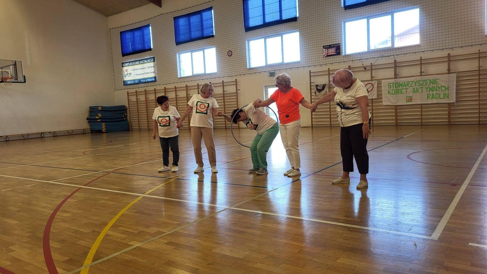 Zdjęcie w galerii na portalu naszwodzislaw.com: Senioralia w Radlinie. Symboliczne przekazanie władzy i sportowa rywalizacja seniorów wiadomości z regionu