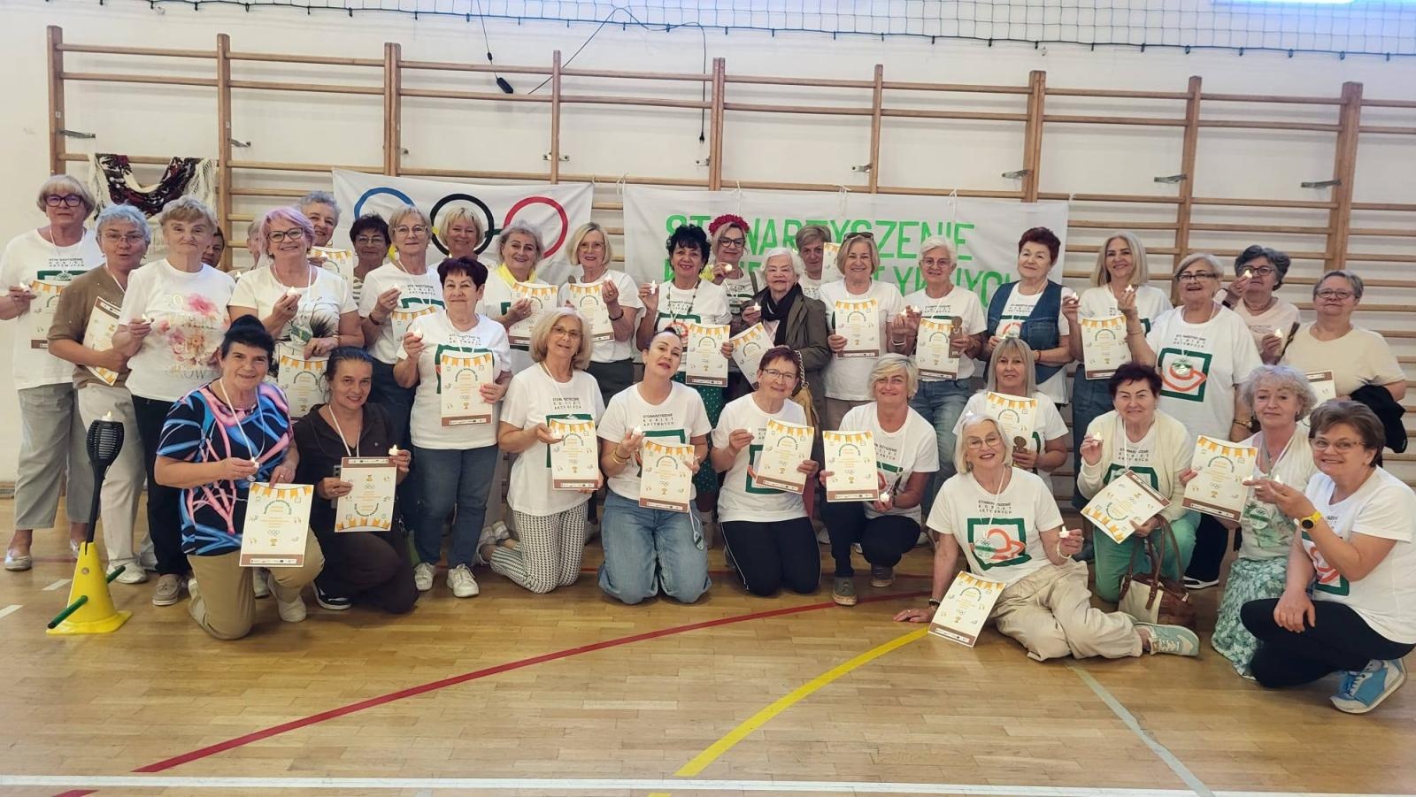Zdjęcie w galerii na portalu naszwodzislaw.com: Senioralia w Radlinie. Symboliczne przekazanie władzy i sportowa rywalizacja seniorów wiadomości z regionu