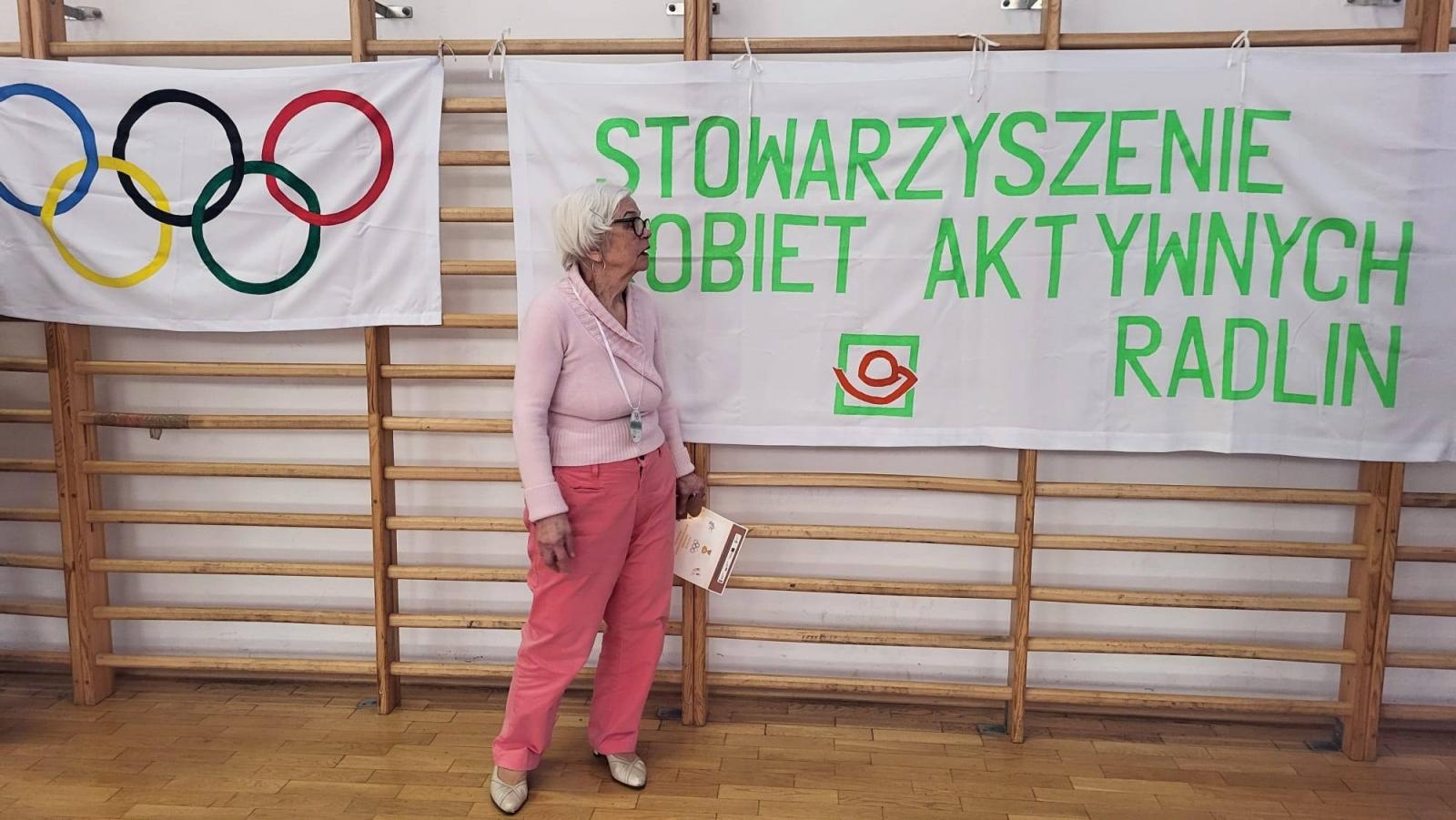 Zdjęcie w galerii na portalu naszwodzislaw.com: Senioralia w Radlinie. Symboliczne przekazanie władzy i sportowa rywalizacja seniorów wiadomości z regionu
