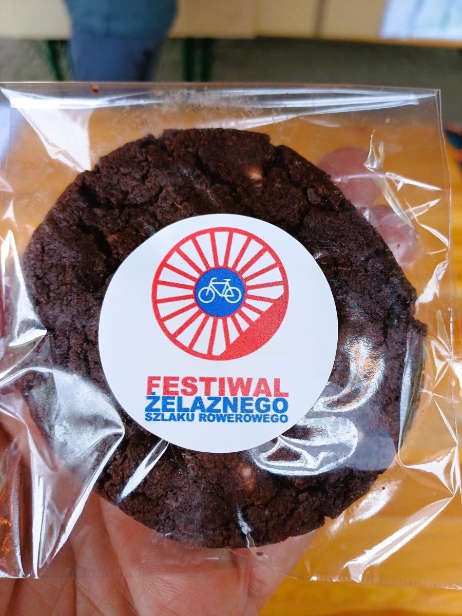 Zdjęcie w galerii na portalu naszwodzislaw.com: Mokra, chłodna, ale wyjątkowa. Festiwal Żelaznego Szlaku Rowerowego przyciągnął tłumy wiadomości z regionu