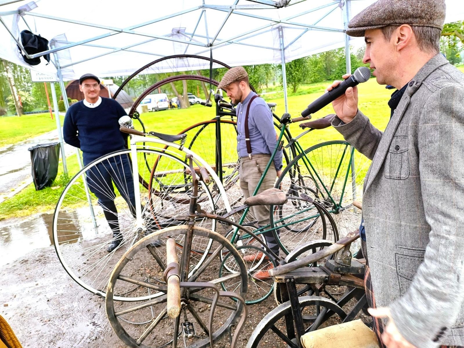 Zdjęcie w galerii na portalu naszwodzislaw.com: Mokra, chłodna, ale wyjątkowa. Festiwal Żelaznego Szlaku Rowerowego przyciągnął tłumy wiadomości z regionu