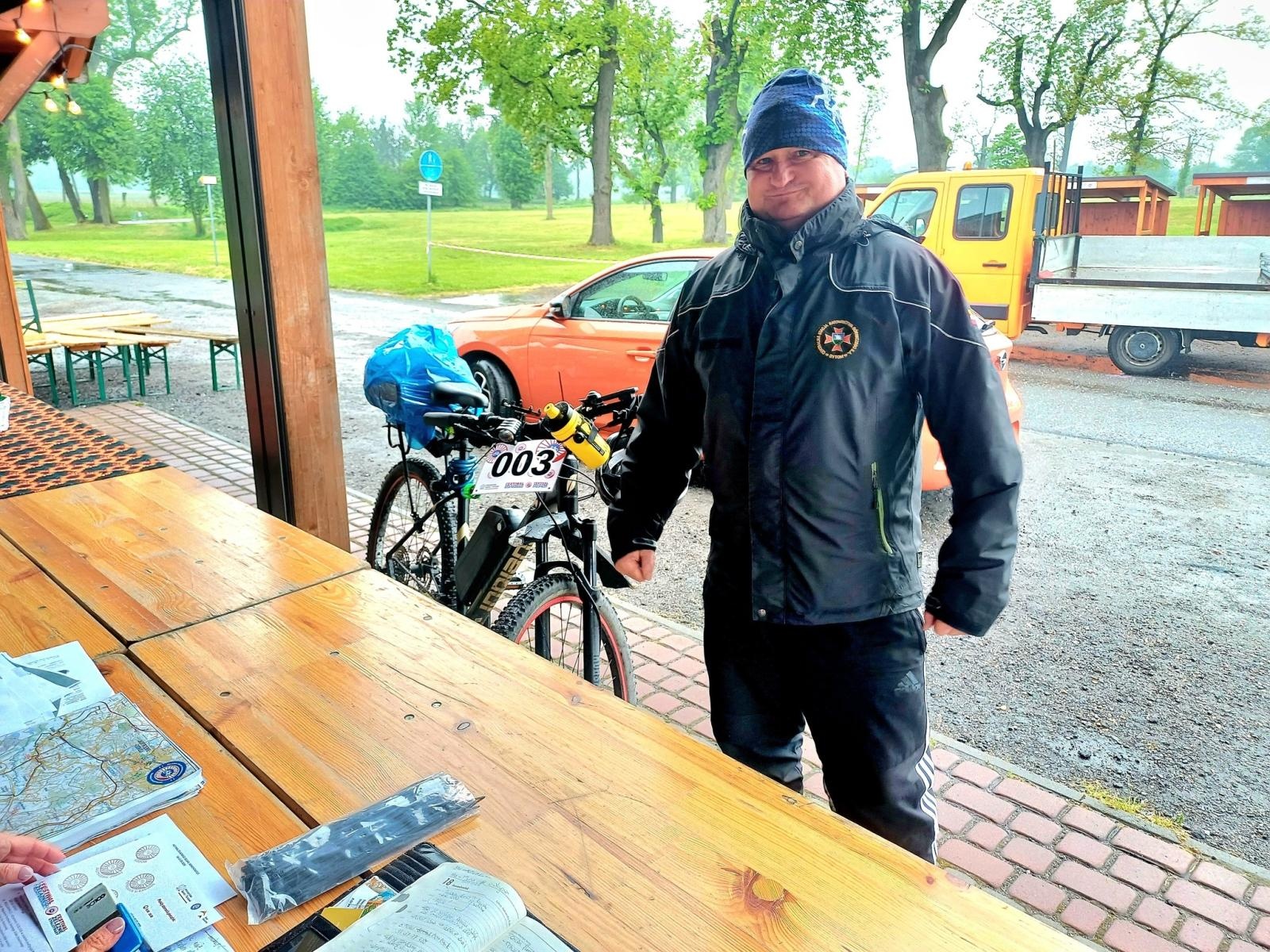 Zdjęcie w galerii na portalu naszwodzislaw.com: Mokra, chłodna, ale wyjątkowa. Festiwal Żelaznego Szlaku Rowerowego przyciągnął tłumy wiadomości z regionu