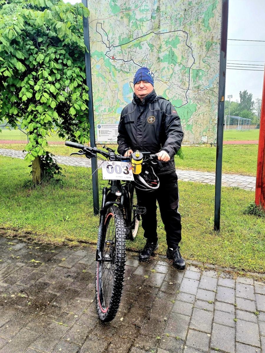 Zdjęcie w galerii na portalu naszwodzislaw.com: Mokra, chłodna, ale wyjątkowa. Festiwal Żelaznego Szlaku Rowerowego przyciągnął tłumy wiadomości z regionu