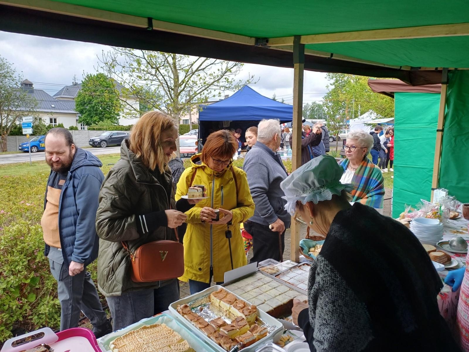 Zdjęcie w galerii na portalu naszwodzislaw.com: Mokra, chłodna, ale wyjątkowa. Festiwal Żelaznego Szlaku Rowerowego przyciągnął tłumy wiadomości z regionu