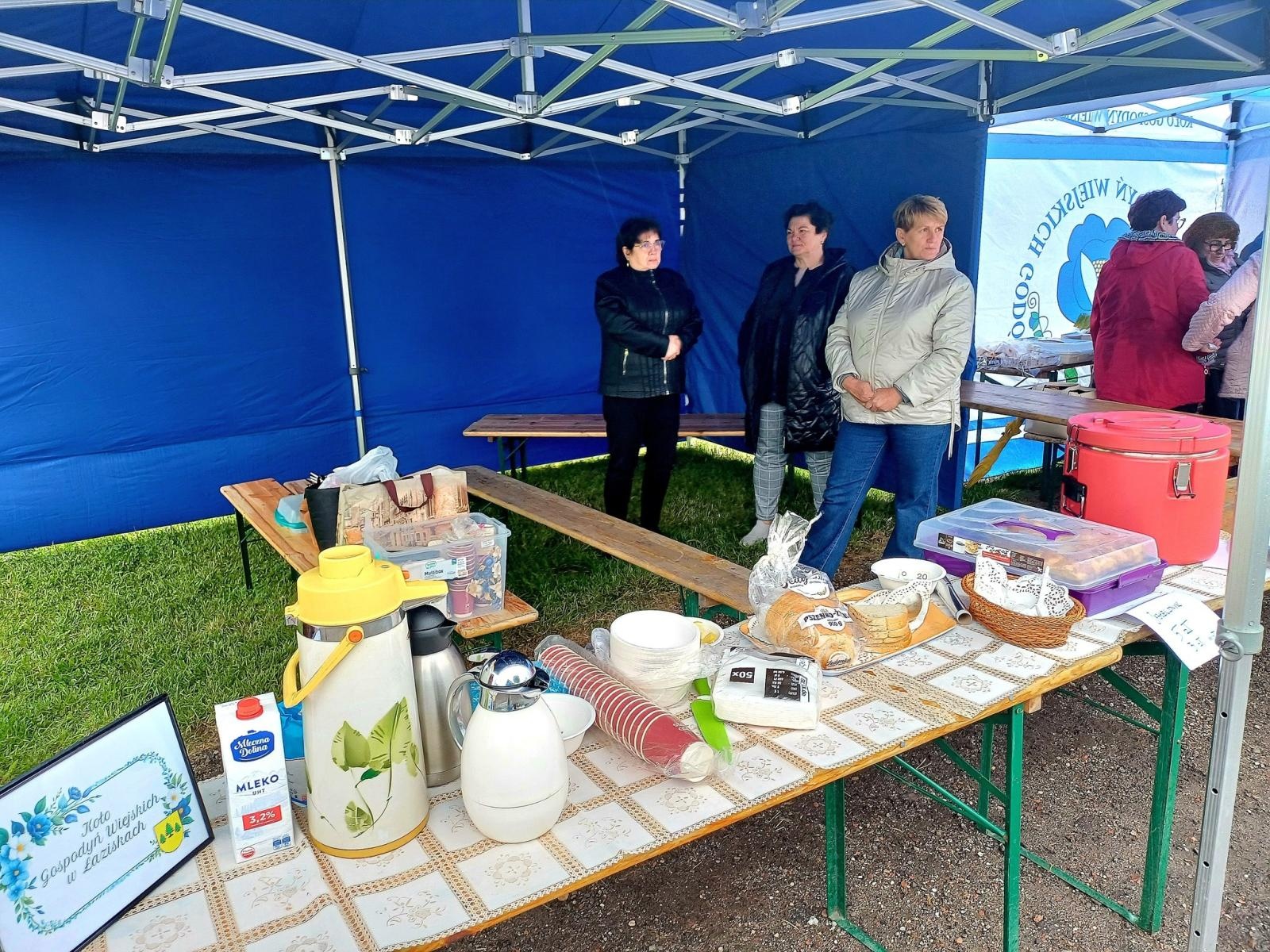 Zdjęcie w galerii na portalu naszwodzislaw.com: Mokra, chłodna, ale wyjątkowa. Festiwal Żelaznego Szlaku Rowerowego przyciągnął tłumy wiadomości z regionu