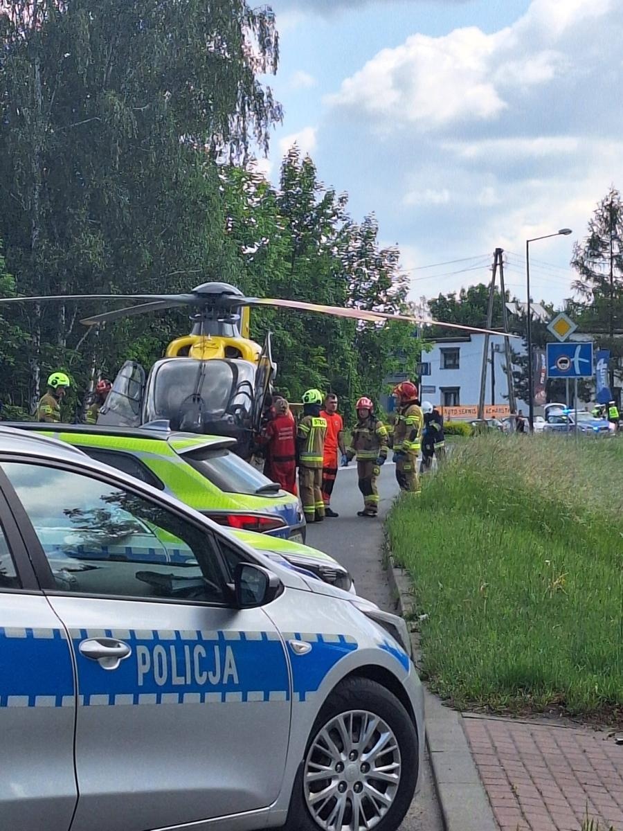 Zdjęcie w galerii na portalu naszwodzislaw.com: Wypadek na granicy Rybnika i Rydułtów. Zderzenie samochodu z autobusem wiadomości z regionu