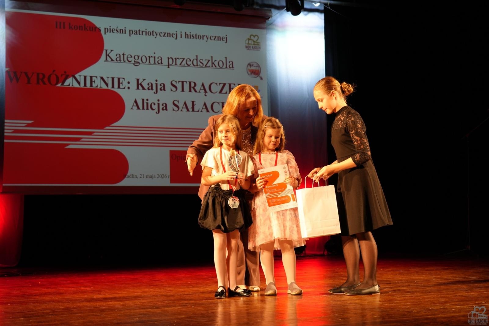 Zdjęcie w galerii na portalu naszwodzislaw.com: Młode głosy, wielkie emocje. Gala finałowa konkursu wokalnego za nami [FOTO] wiadomości z regionu