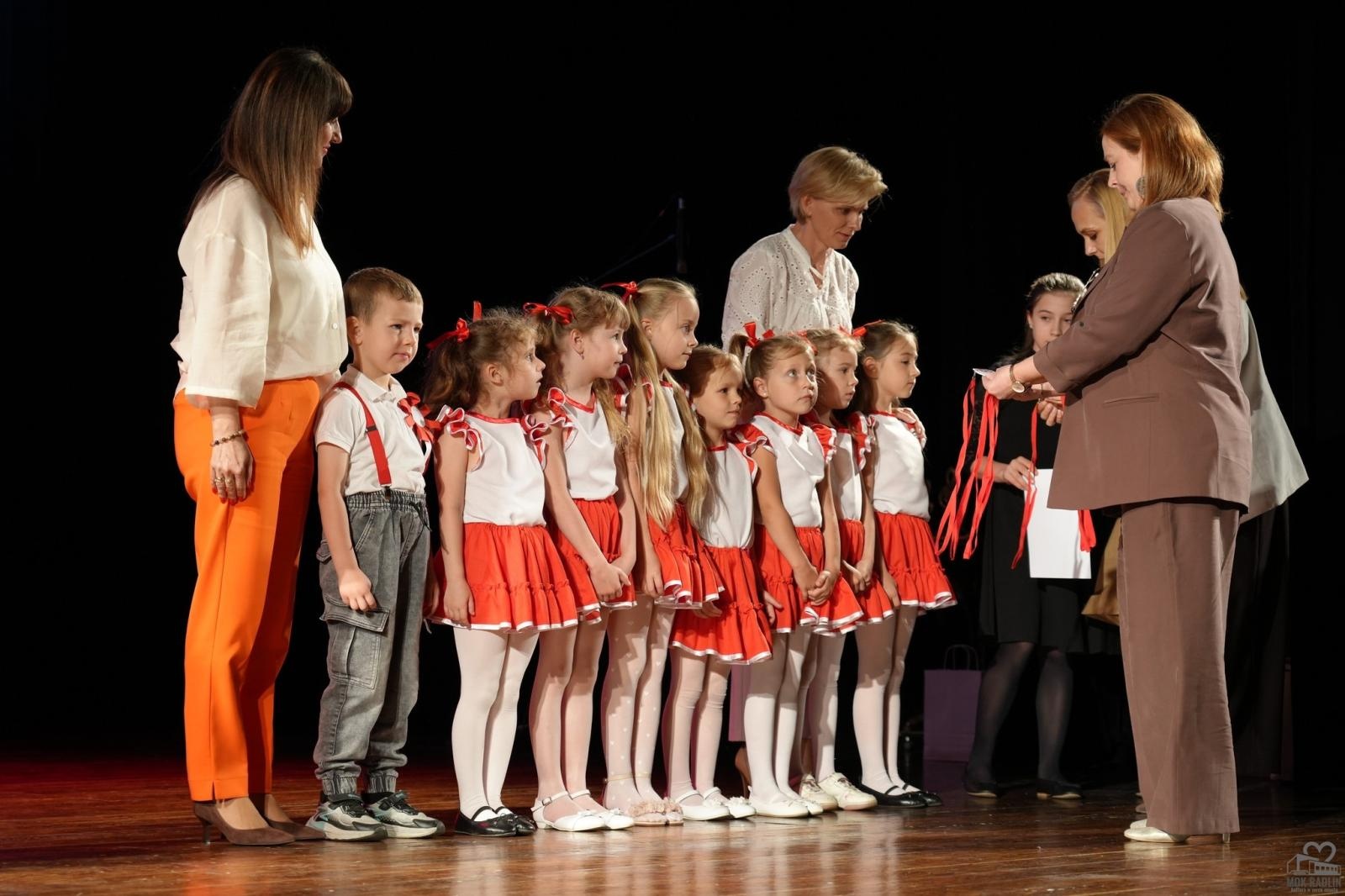 Zdjęcie w galerii na portalu naszwodzislaw.com: Młode głosy, wielkie emocje. Gala finałowa konkursu wokalnego za nami [FOTO] wiadomości z regionu