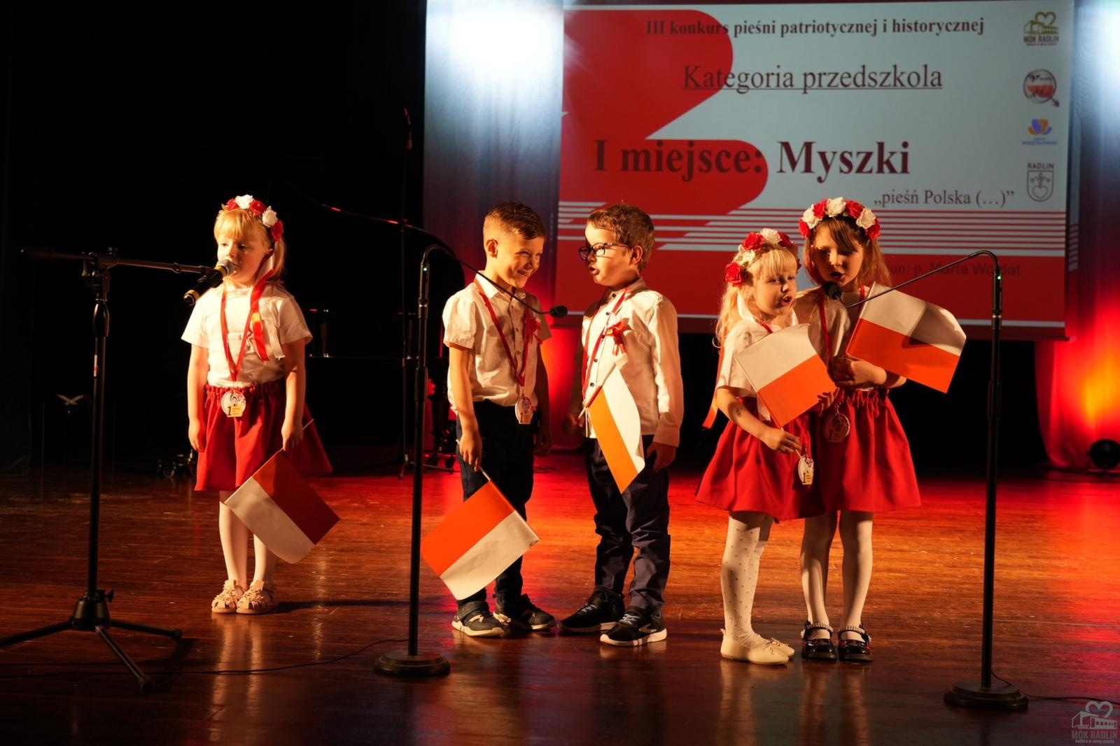 Zdjęcie w galerii na portalu naszwodzislaw.com: Młode głosy, wielkie emocje. Gala finałowa konkursu wokalnego za nami [FOTO] wiadomości z regionu
