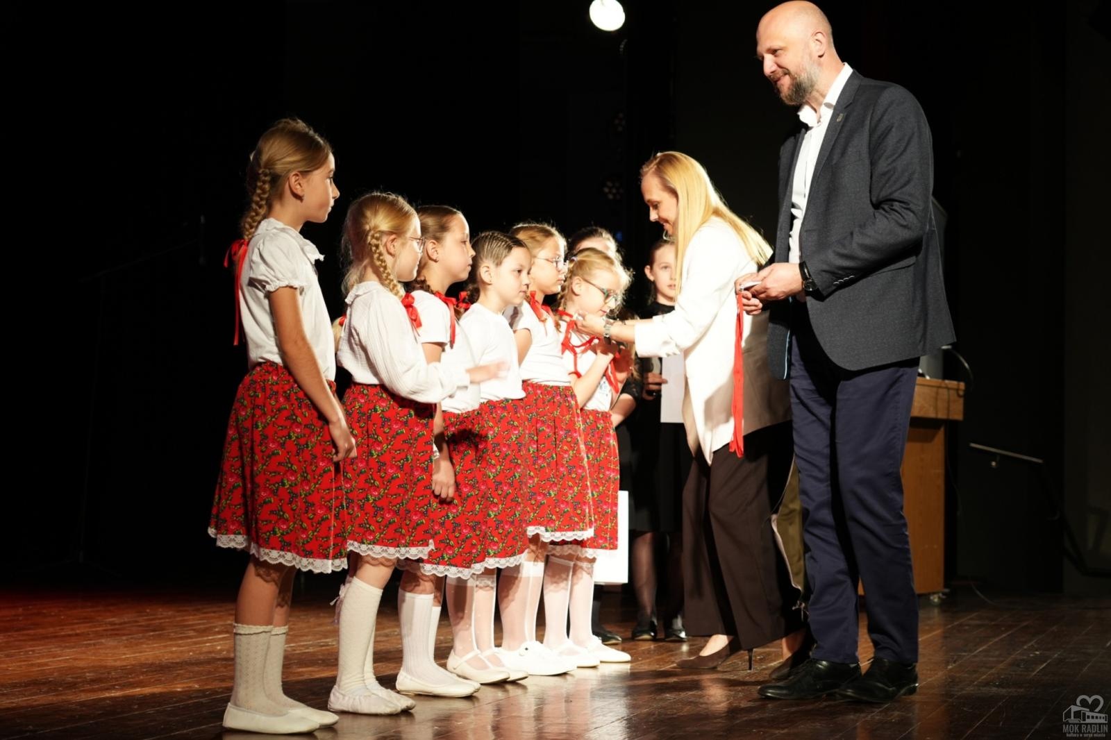 Zdjęcie w galerii na portalu naszwodzislaw.com: Młode głosy, wielkie emocje. Gala finałowa konkursu wokalnego za nami [FOTO] wiadomości z regionu