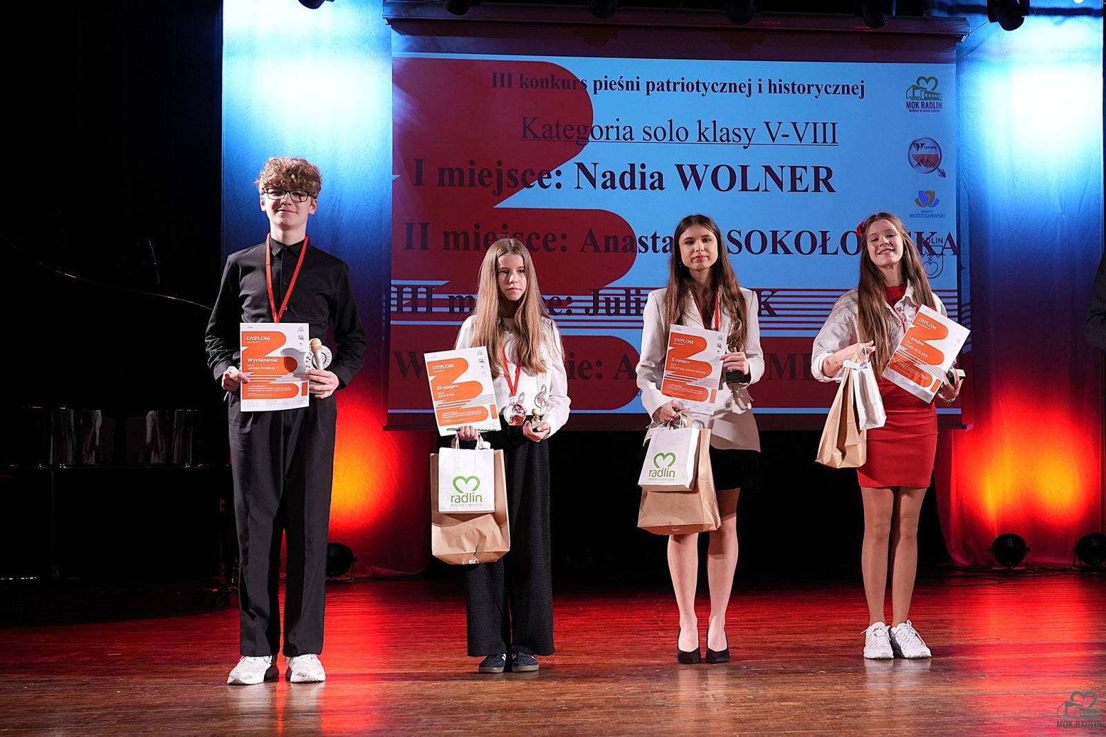Zdjęcie w galerii na portalu naszwodzislaw.com: Młode głosy, wielkie emocje. Gala finałowa konkursu wokalnego za nami [FOTO] wiadomości z regionu