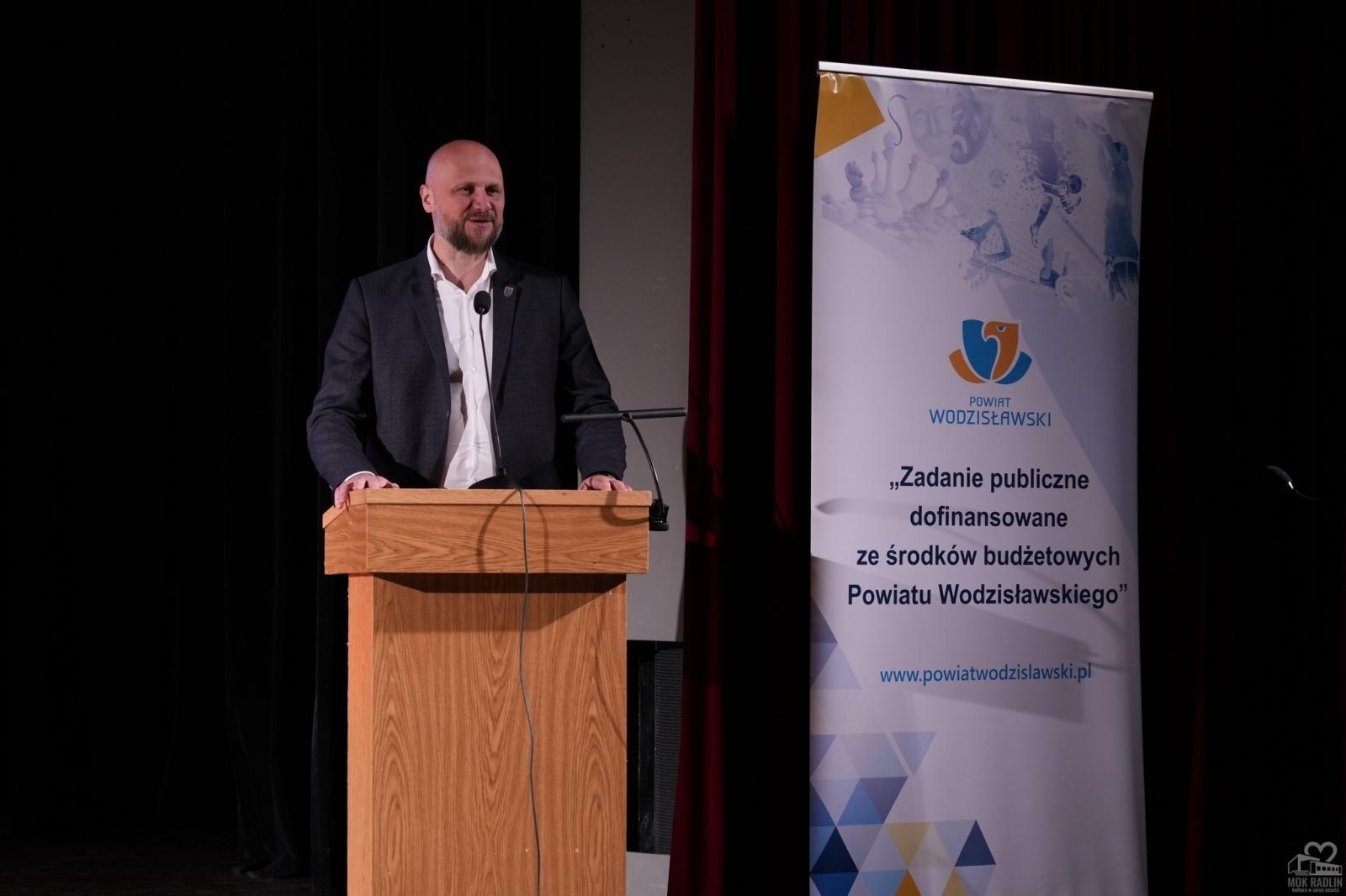 Zdjęcie w galerii na portalu naszwodzislaw.com: Młode głosy, wielkie emocje. Gala finałowa konkursu wokalnego za nami [FOTO] wiadomości z regionu