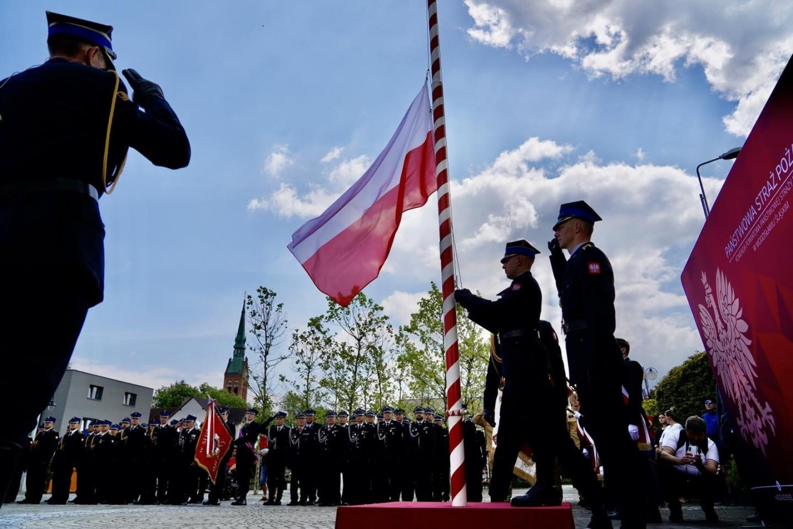 Zdjęcie w galerii na portalu naszwodzislaw.com: Powiatowe Obchody Dnia Strażaka w Rydułtowach. Uroczystości, awanse i podziękowania [FOTO] wiadomości z regionu
