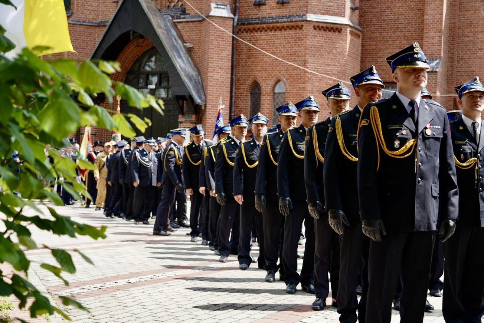 Zdjęcie w galerii na portalu naszwodzislaw.com: Powiatowe Obchody Dnia Strażaka w Rydułtowach. Uroczystości, awanse i podziękowania [FOTO] wiadomości z regionu