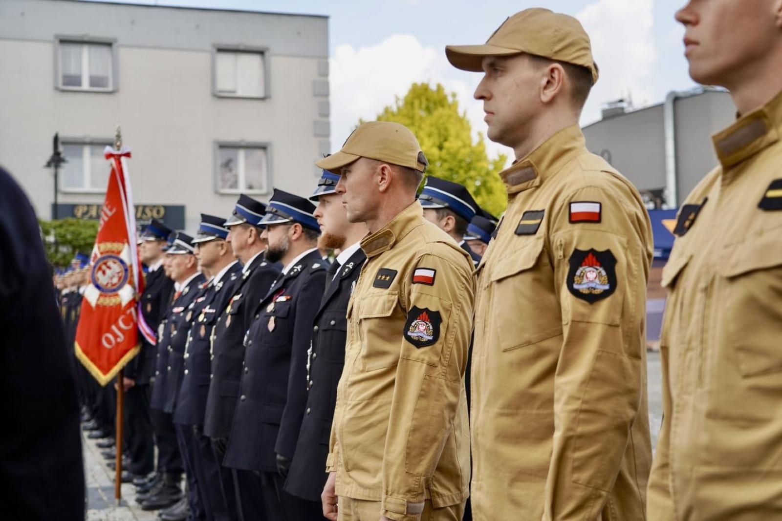 Zdjęcie w galerii na portalu naszwodzislaw.com: Powiatowe Obchody Dnia Strażaka w Rydułtowach. Uroczystości, awanse i podziękowania [FOTO] wiadomości z regionu