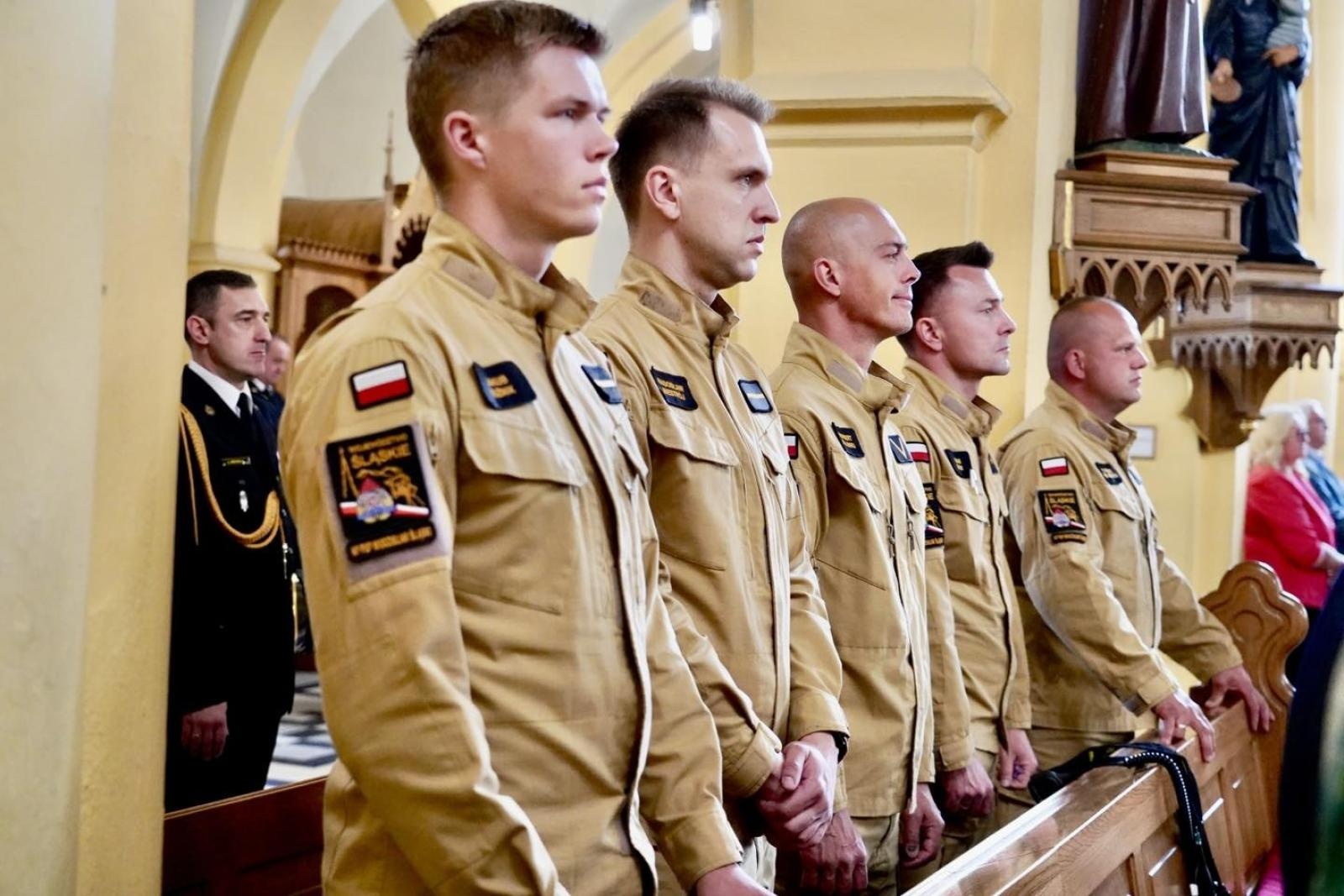 Zdjęcie w galerii na portalu naszwodzislaw.com: Powiatowe Obchody Dnia Strażaka w Rydułtowach. Uroczystości, awanse i podziękowania [FOTO] wiadomości z regionu