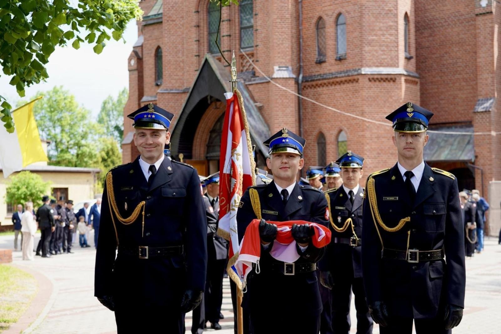 Zdjęcie w galerii na portalu naszwodzislaw.com: Powiatowe Obchody Dnia Strażaka w Rydułtowach. Uroczystości, awanse i podziękowania [FOTO] wiadomości z regionu