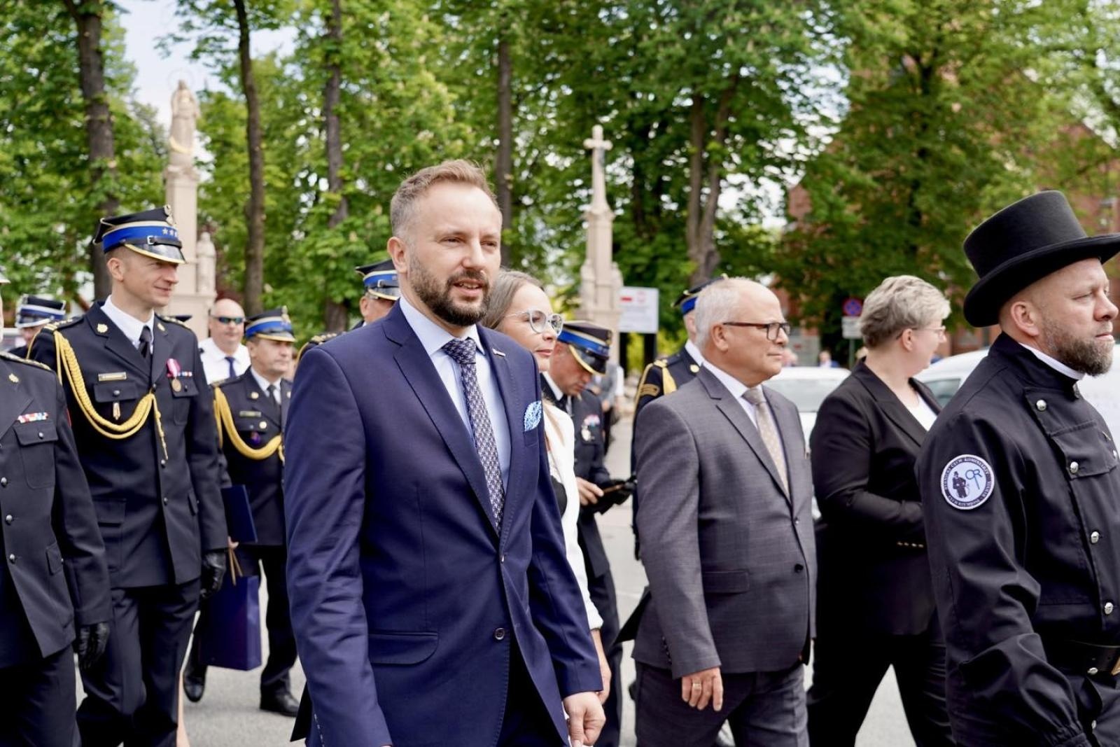 Zdjęcie w galerii na portalu naszwodzislaw.com: Powiatowe Obchody Dnia Strażaka w Rydułtowach. Uroczystości, awanse i podziękowania [FOTO] wiadomości z regionu