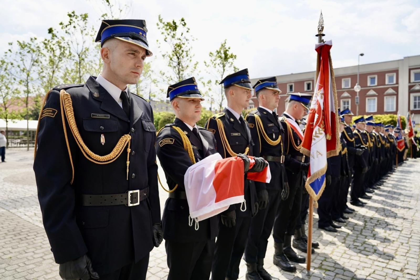 Zdjęcie w galerii na portalu naszwodzislaw.com: Powiatowe Obchody Dnia Strażaka w Rydułtowach. Uroczystości, awanse i podziękowania [FOTO] wiadomości z regionu