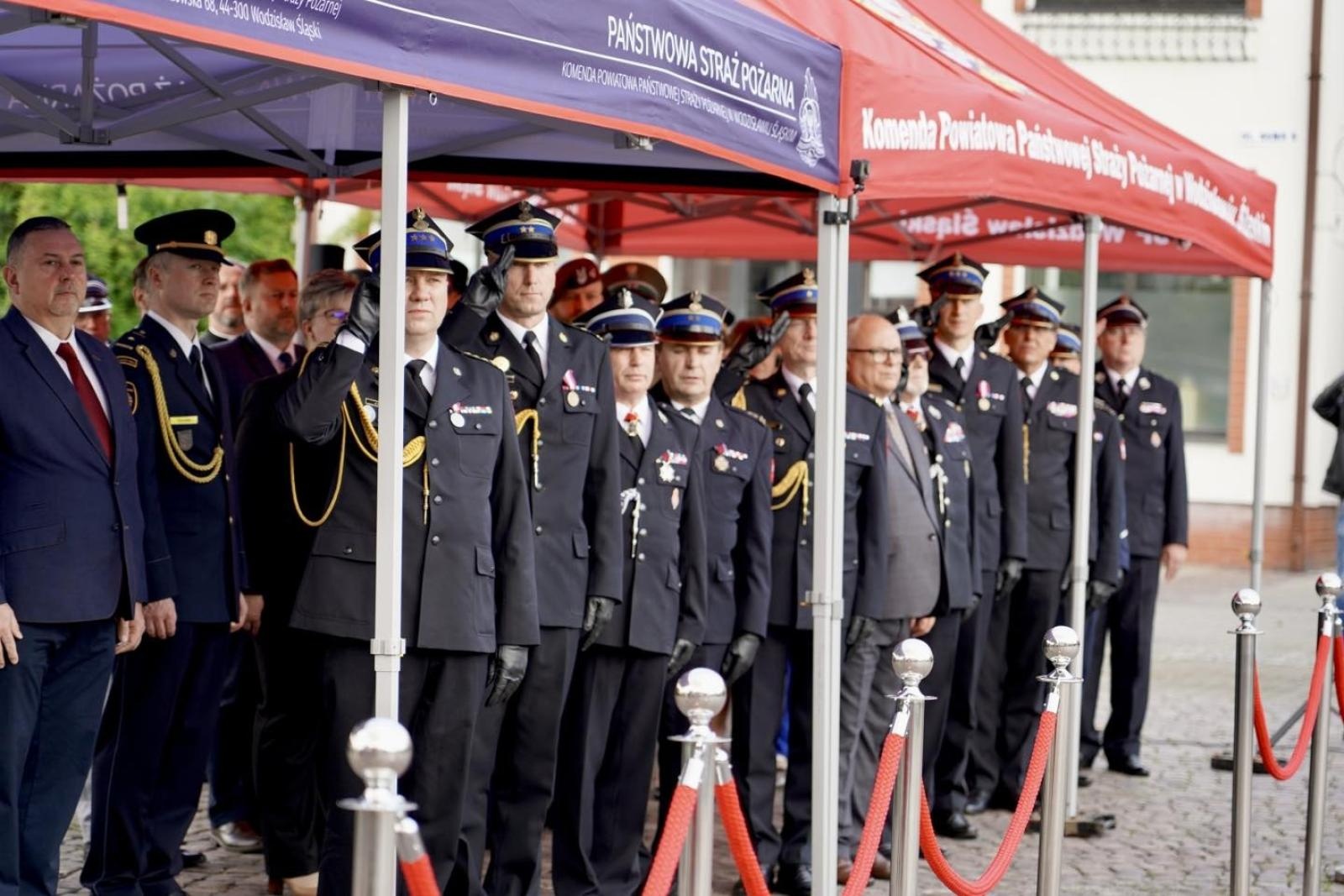 Zdjęcie w galerii na portalu naszwodzislaw.com: Powiatowe Obchody Dnia Strażaka w Rydułtowach. Uroczystości, awanse i podziękowania [FOTO] wiadomości z regionu