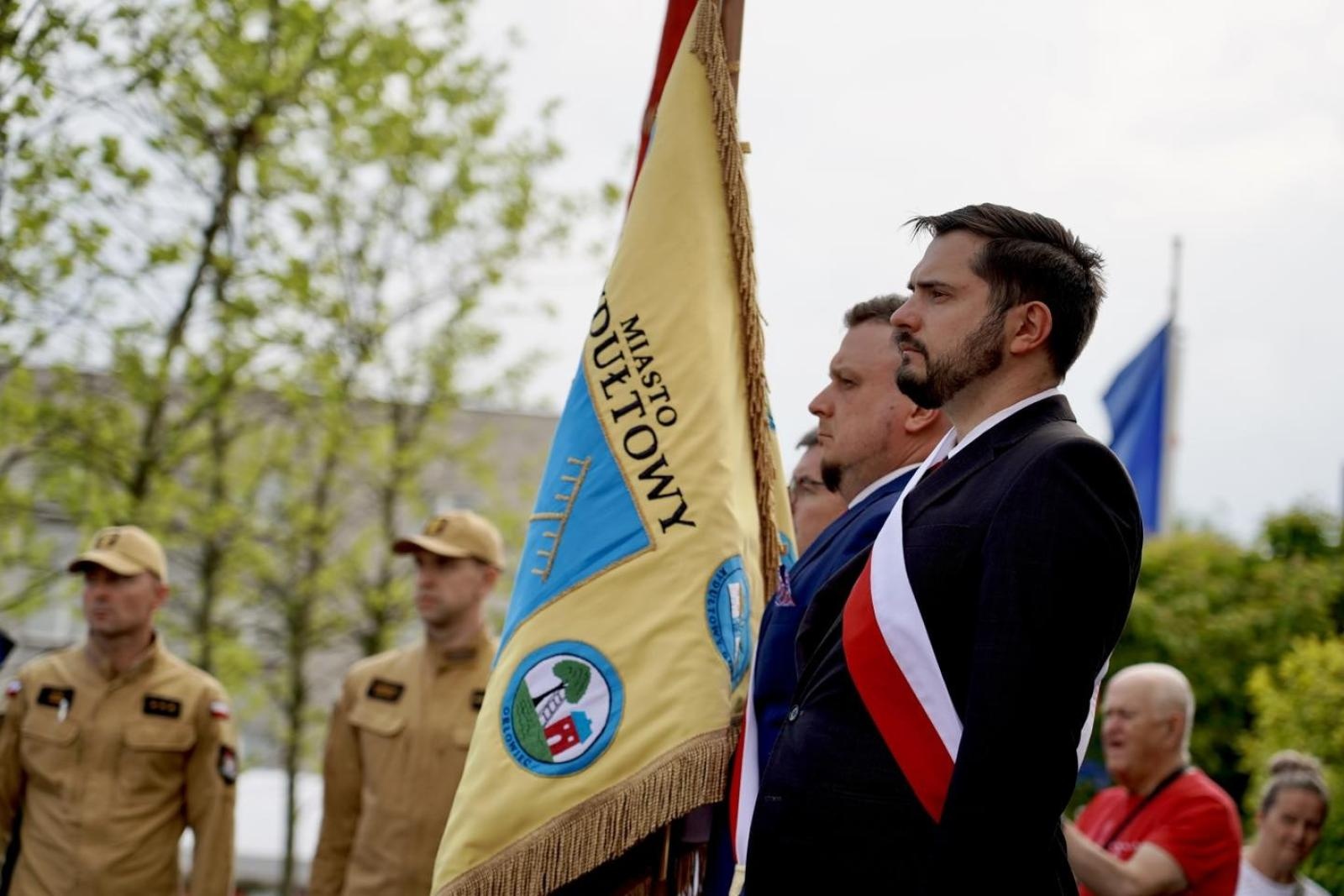 Zdjęcie w galerii na portalu naszwodzislaw.com: Powiatowe Obchody Dnia Strażaka w Rydułtowach. Uroczystości, awanse i podziękowania [FOTO] wiadomości z regionu