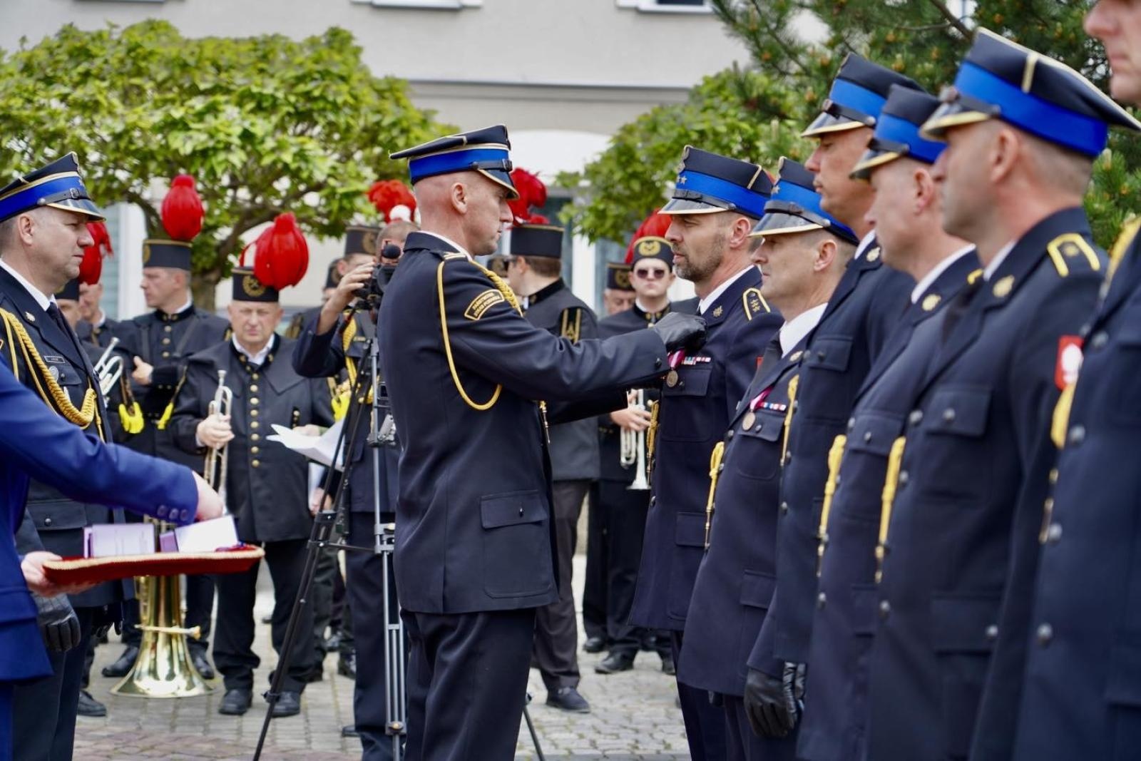 Zdjęcie w galerii na portalu naszwodzislaw.com: Powiatowe Obchody Dnia Strażaka w Rydułtowach. Uroczystości, awanse i podziękowania [FOTO] wiadomości z regionu