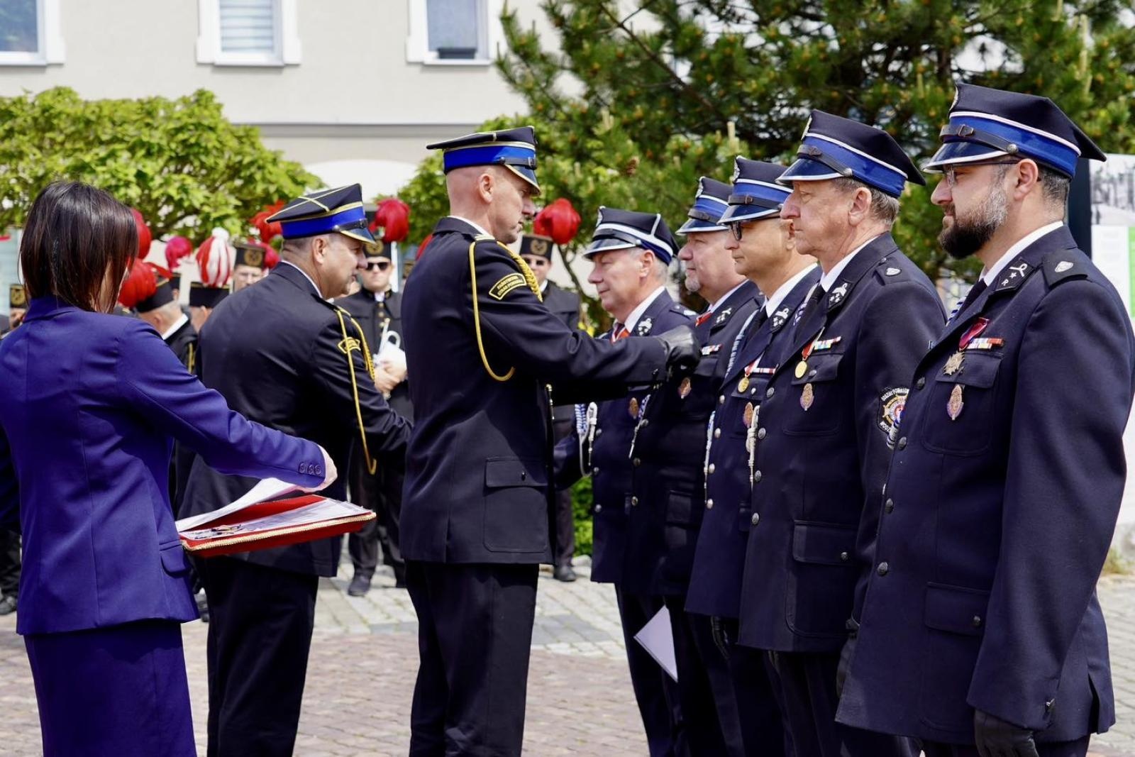 Zdjęcie w galerii na portalu naszwodzislaw.com: Powiatowe Obchody Dnia Strażaka w Rydułtowach. Uroczystości, awanse i podziękowania [FOTO] wiadomości z regionu