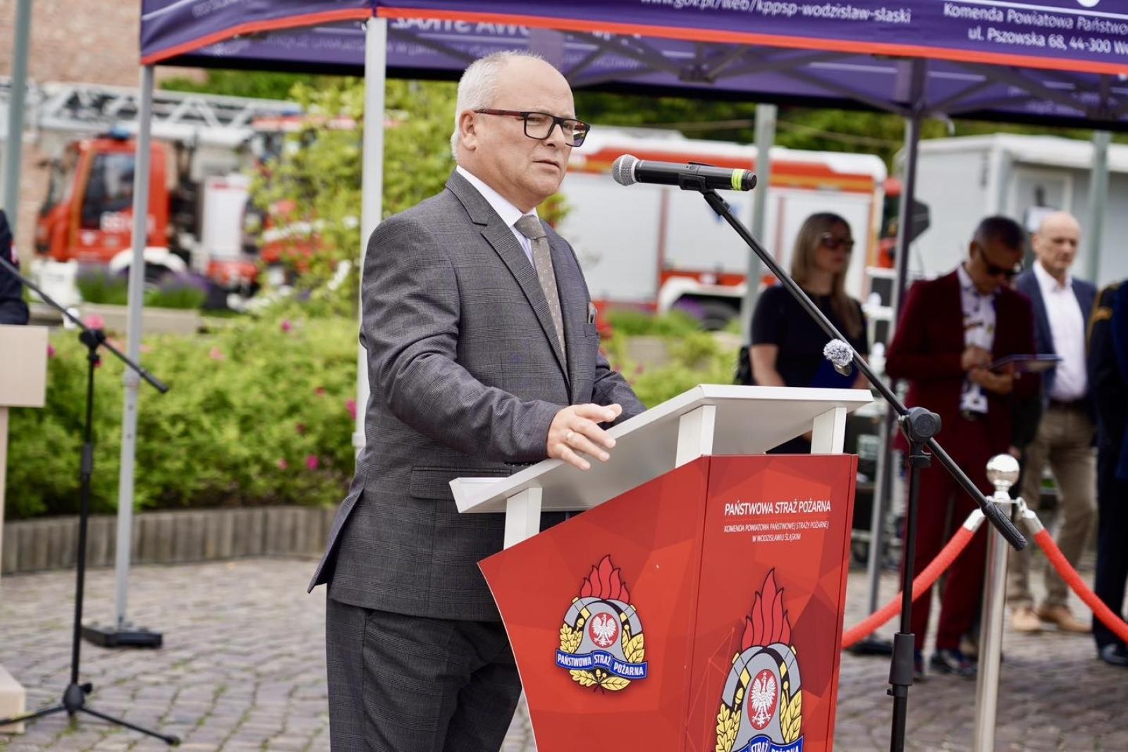 Zdjęcie w galerii na portalu naszwodzislaw.com: Powiatowe Obchody Dnia Strażaka w Rydułtowach. Uroczystości, awanse i podziękowania [FOTO] wiadomości z regionu