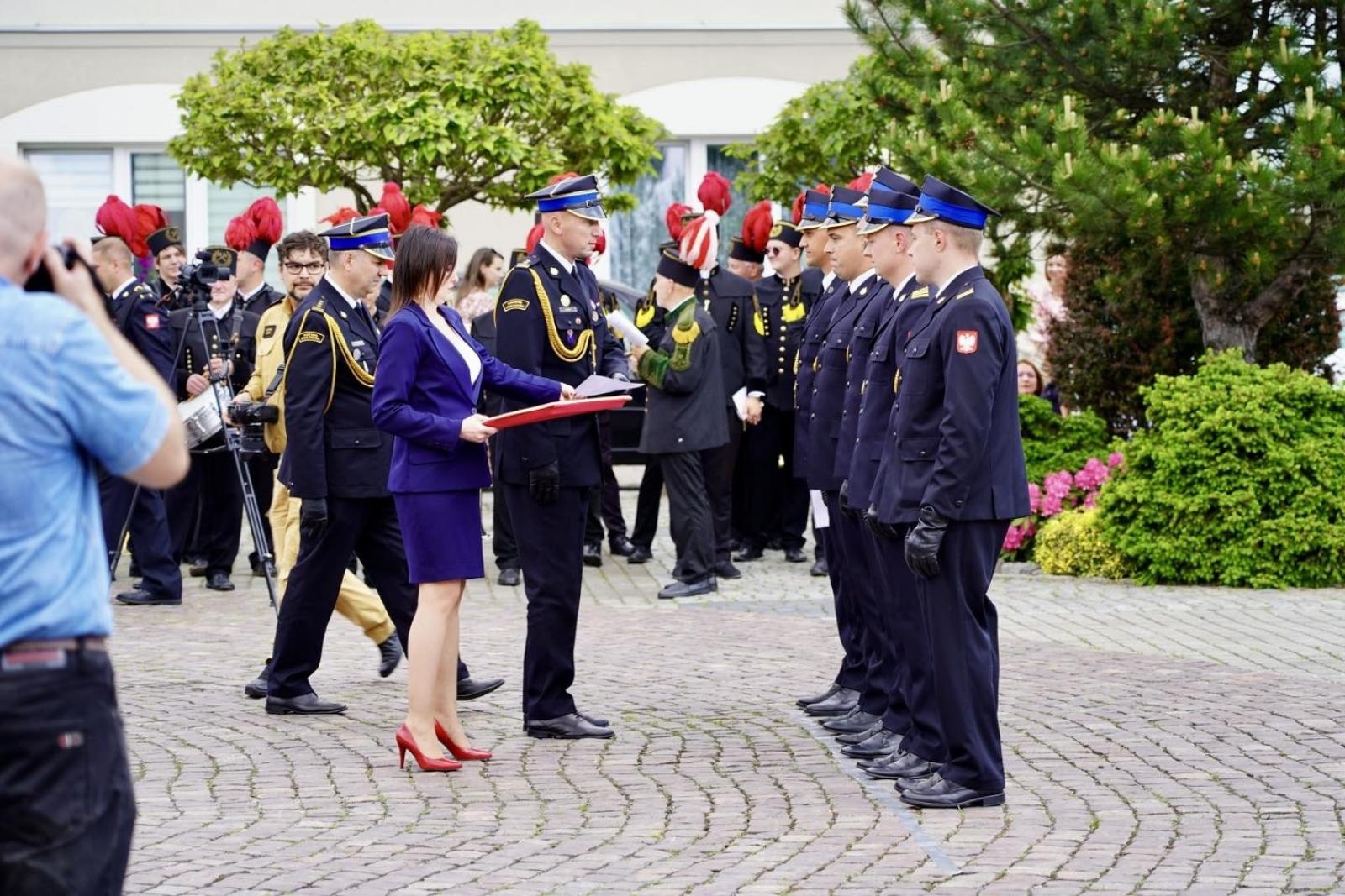 Zdjęcie w galerii na portalu naszwodzislaw.com: Powiatowe Obchody Dnia Strażaka w Rydułtowach. Uroczystości, awanse i podziękowania [FOTO] wiadomości z regionu