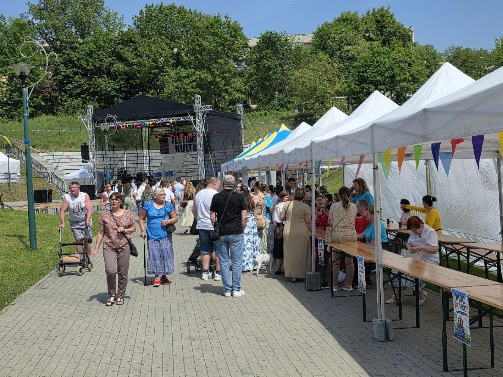 Zdjęcie w galerii na portalu naszwodzislaw.com: Weekend, który połączył mieszkańców. Kultura i integracja na Trzech Wzgórzach [FOTO] wiadomości z regionu