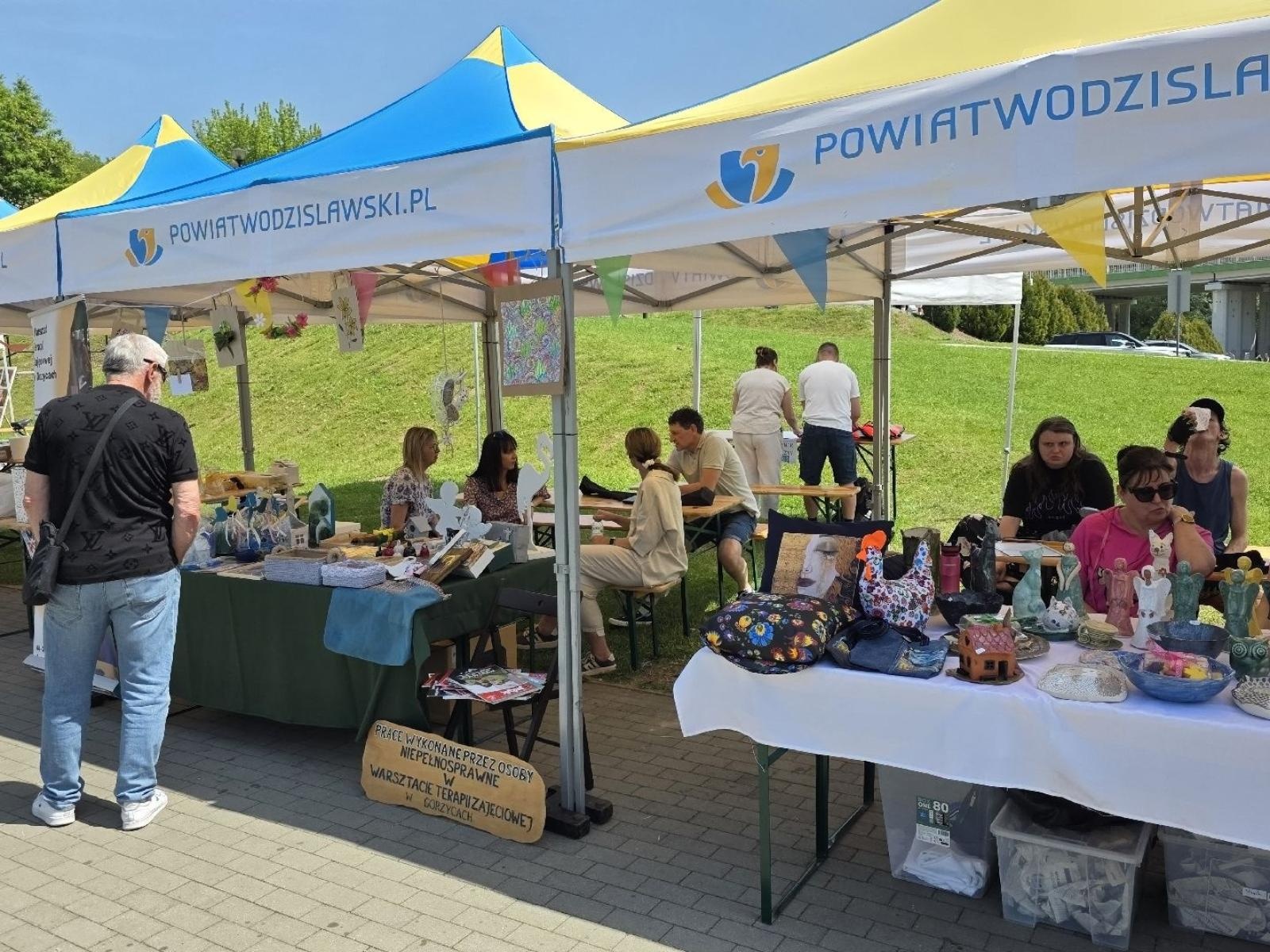 Zdjęcie w galerii na portalu naszwodzislaw.com: Weekend, który połączył mieszkańców. Kultura i integracja na Trzech Wzgórzach [FOTO] wiadomości z regionu