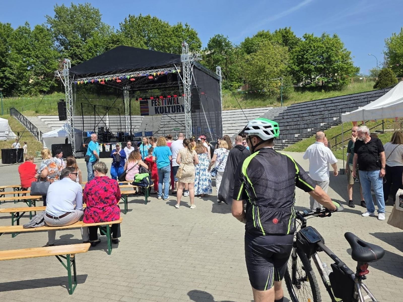 Zdjęcie w galerii na portalu naszwodzislaw.com: Weekend, który połączył mieszkańców. Kultura i integracja na Trzech Wzgórzach [FOTO] wiadomości z regionu