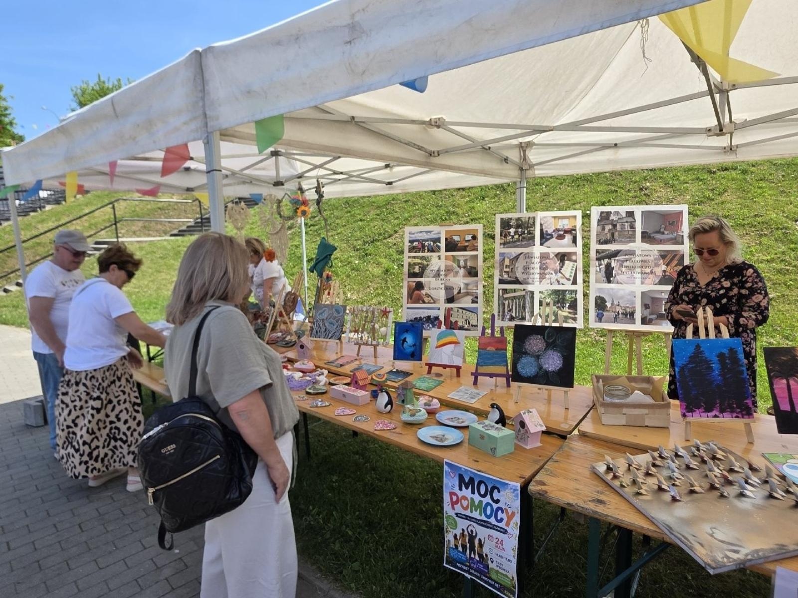 Zdjęcie w galerii na portalu naszwodzislaw.com: Weekend, który połączył mieszkańców. Kultura i integracja na Trzech Wzgórzach [FOTO] wiadomości z regionu