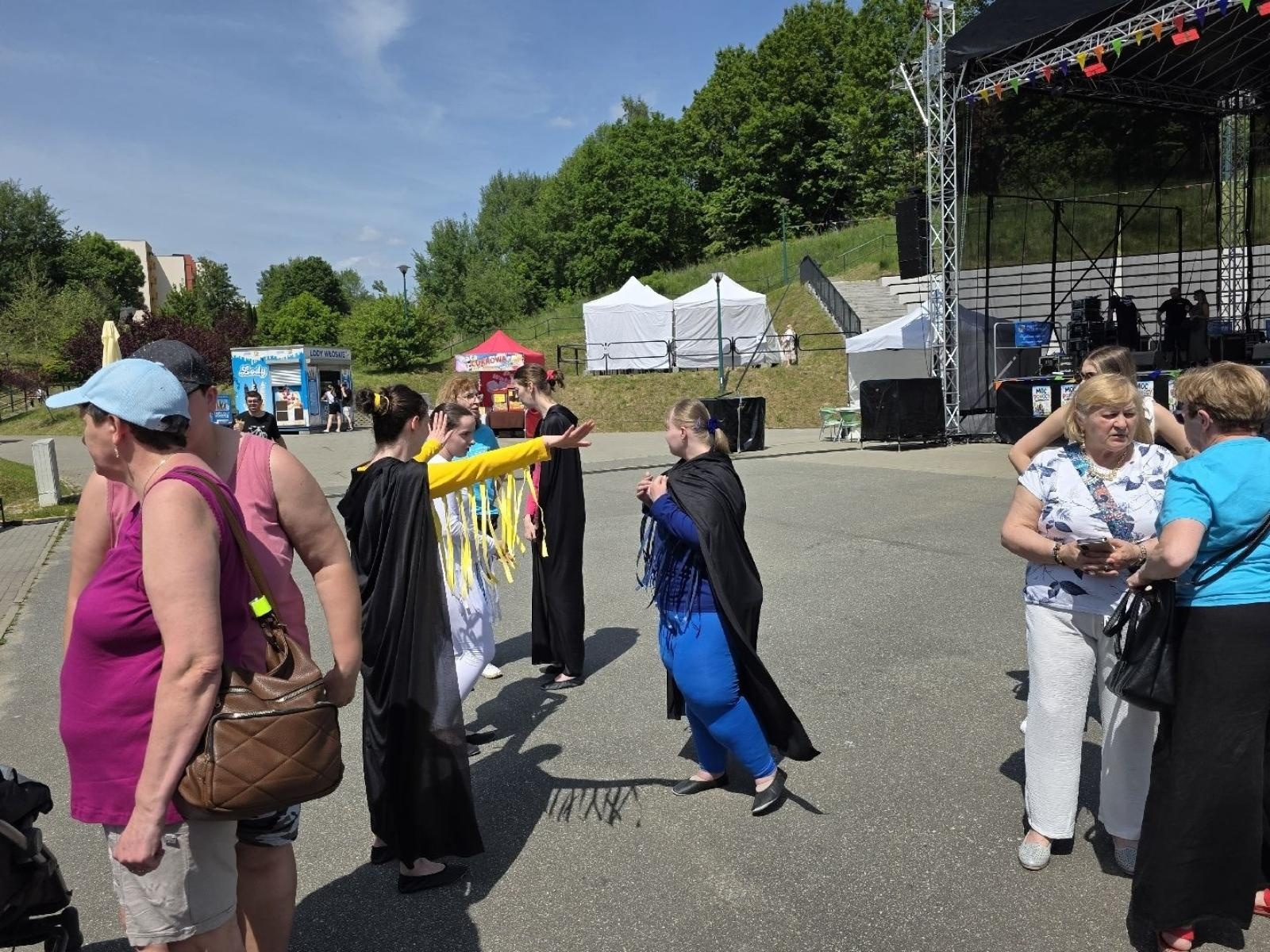 Zdjęcie w galerii na portalu naszwodzislaw.com: Weekend, który połączył mieszkańców. Kultura i integracja na Trzech Wzgórzach [FOTO] wiadomości z regionu