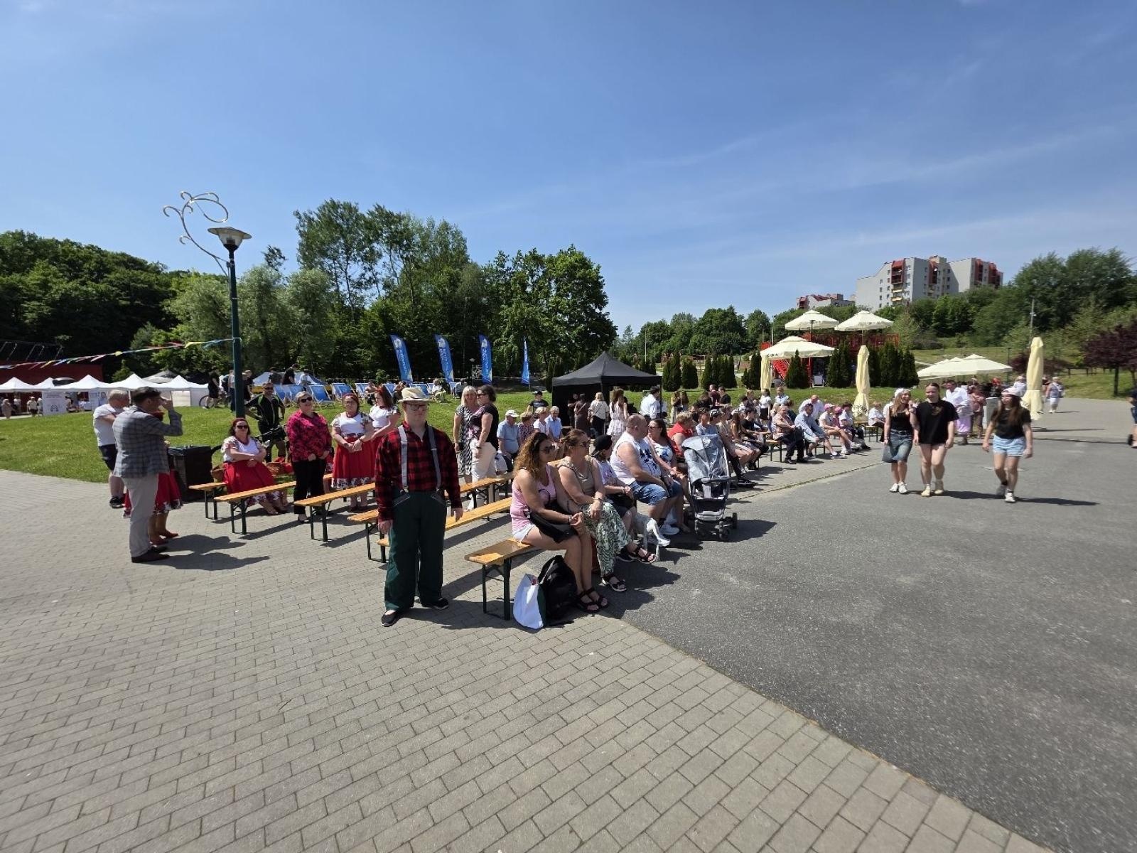 Zdjęcie w galerii na portalu naszwodzislaw.com: Weekend, który połączył mieszkańców. Kultura i integracja na Trzech Wzgórzach [FOTO] wiadomości z regionu