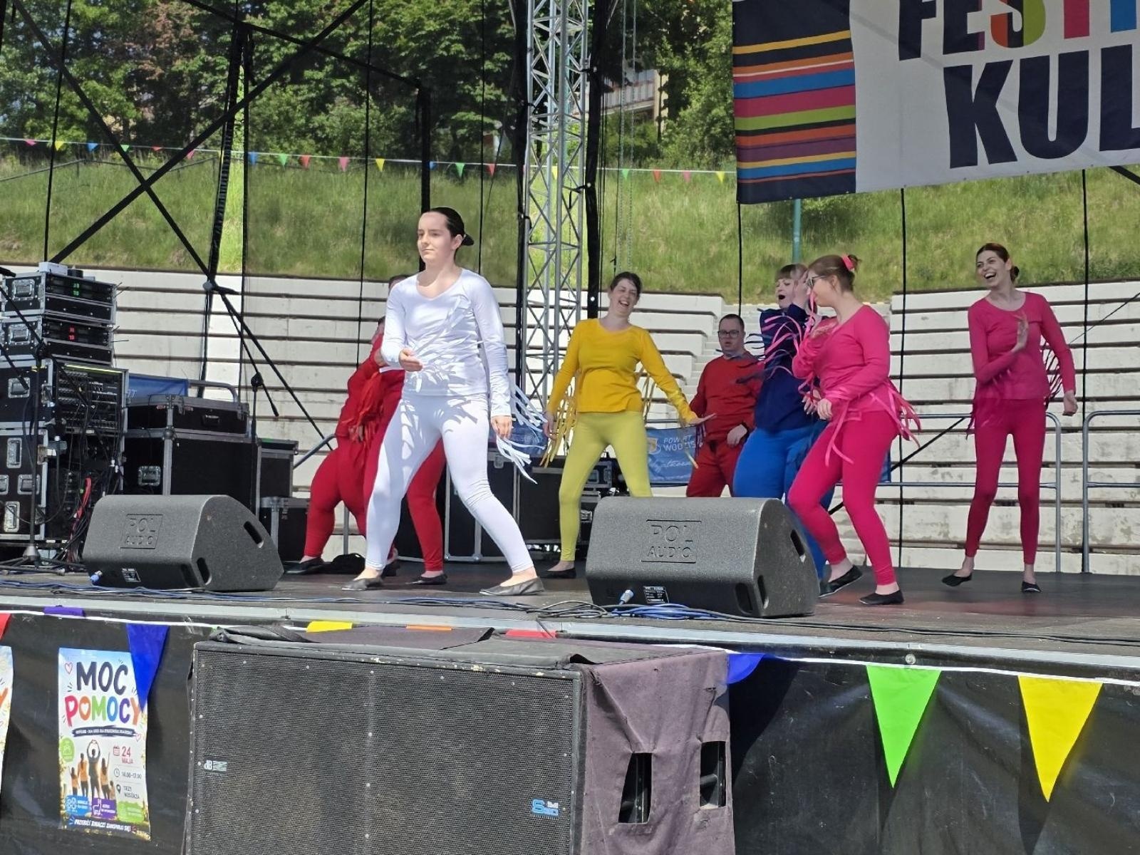 Zdjęcie w galerii na portalu naszwodzislaw.com: Weekend, który połączył mieszkańców. Kultura i integracja na Trzech Wzgórzach [FOTO] wiadomości z regionu