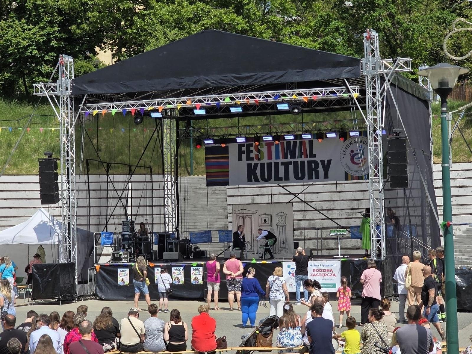 Zdjęcie w galerii na portalu naszwodzislaw.com: Weekend, który połączył mieszkańców. Kultura i integracja na Trzech Wzgórzach [FOTO] wiadomości z regionu