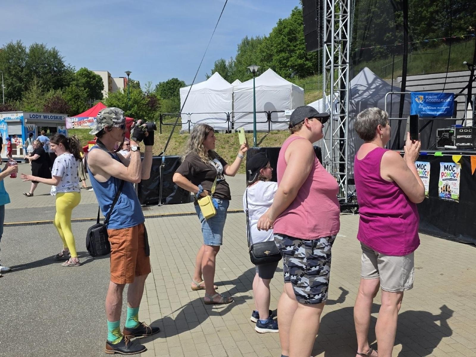 Zdjęcie w galerii na portalu naszwodzislaw.com: Weekend, który połączył mieszkańców. Kultura i integracja na Trzech Wzgórzach [FOTO] wiadomości z regionu