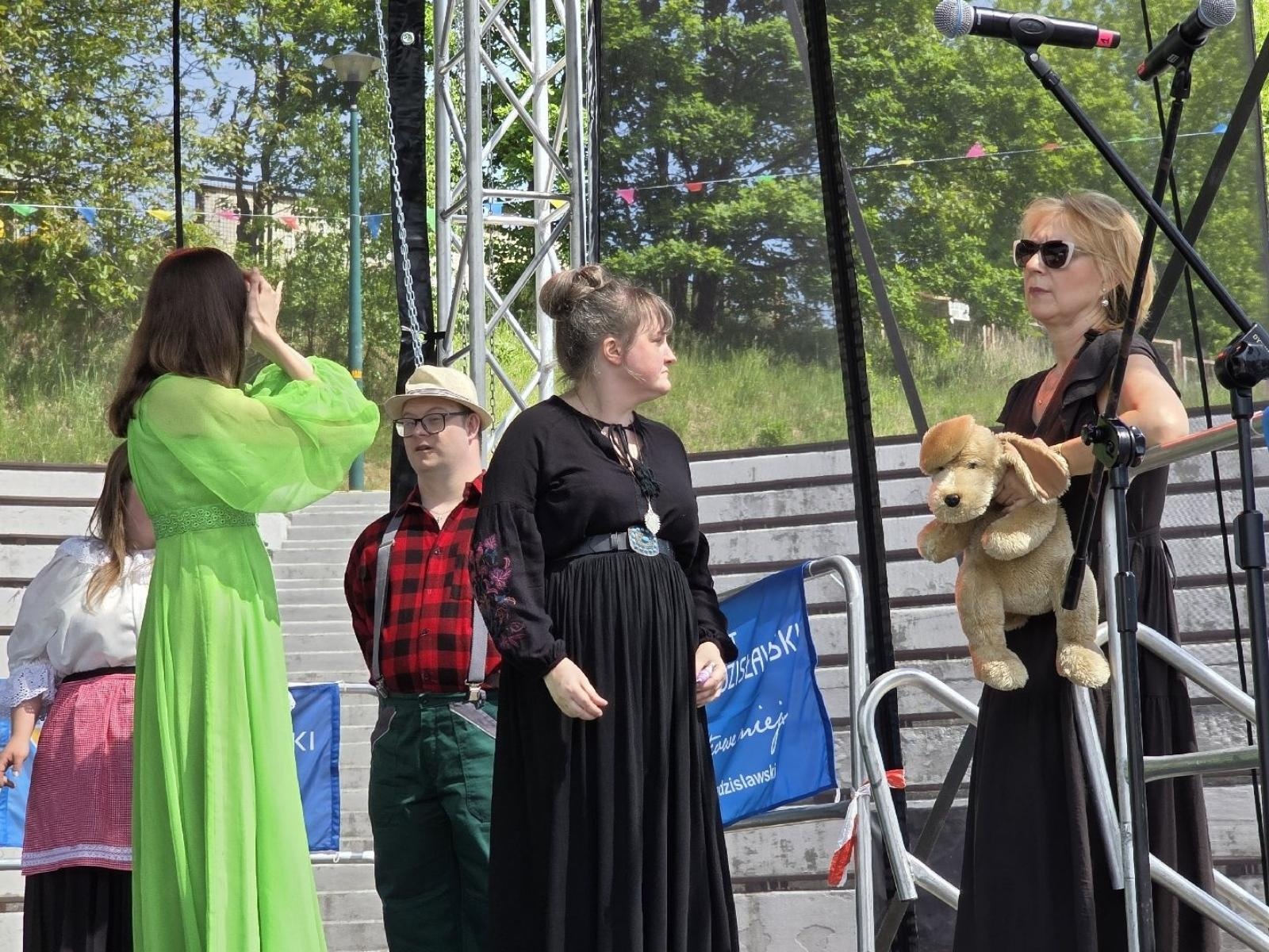 Zdjęcie w galerii na portalu naszwodzislaw.com: Weekend, który połączył mieszkańców. Kultura i integracja na Trzech Wzgórzach [FOTO] wiadomości z regionu