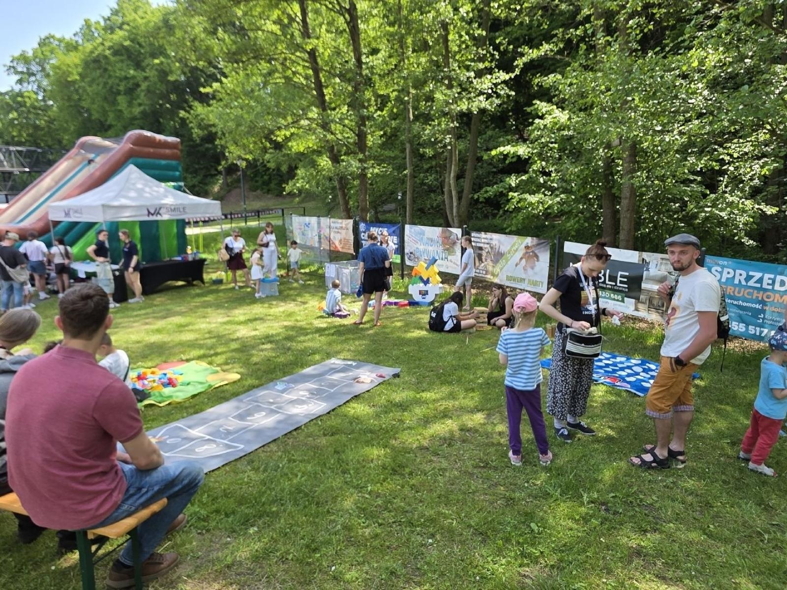 Zdjęcie w galerii na portalu naszwodzislaw.com: Weekend, który połączył mieszkańców. Kultura i integracja na Trzech Wzgórzach [FOTO] wiadomości z regionu