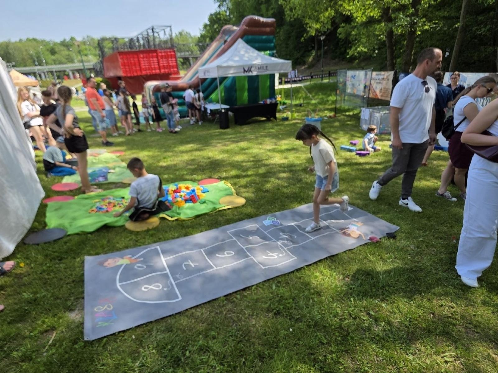 Zdjęcie w galerii na portalu naszwodzislaw.com: Weekend, który połączył mieszkańców. Kultura i integracja na Trzech Wzgórzach [FOTO] wiadomości z regionu
