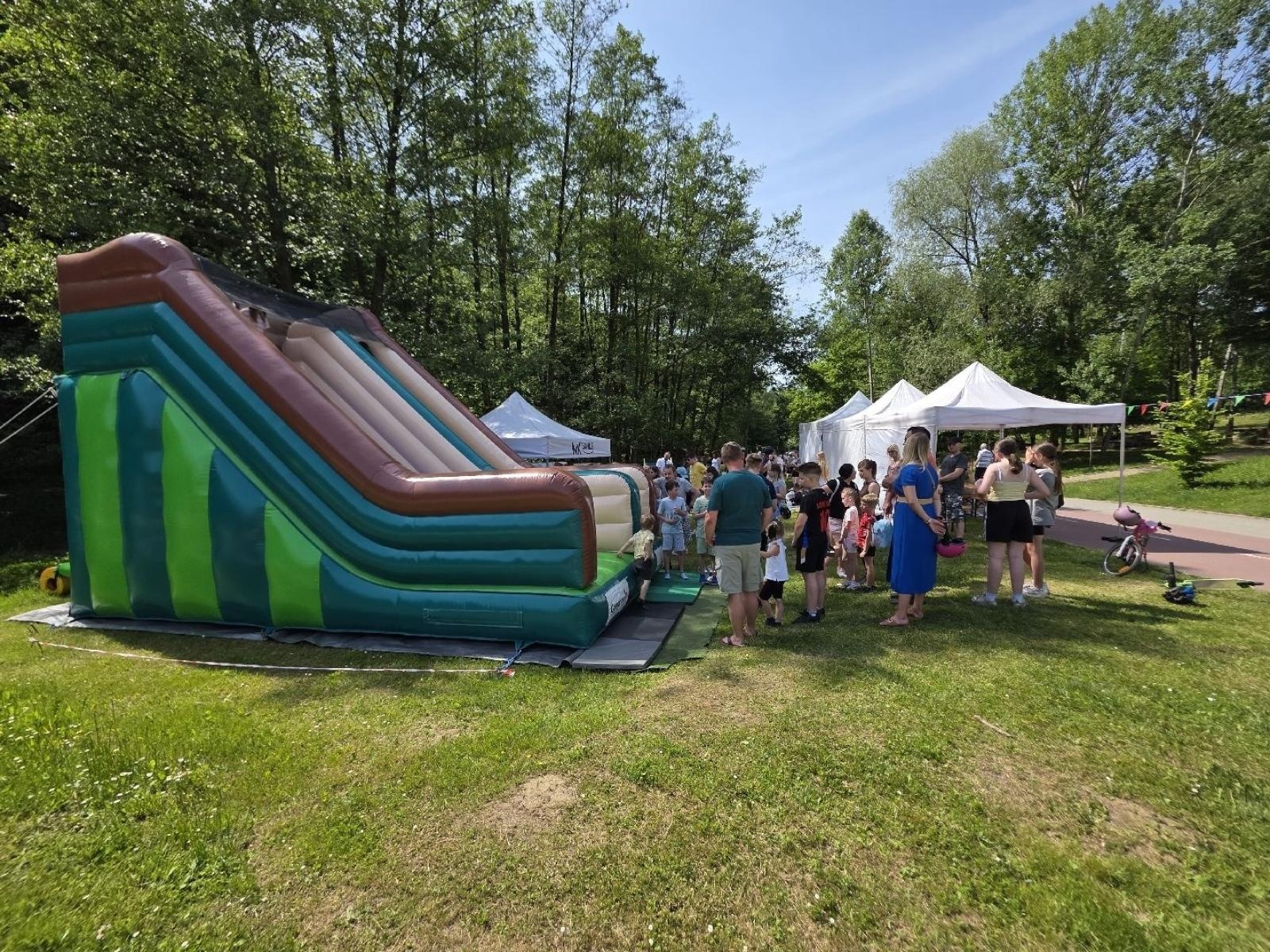 Zdjęcie w galerii na portalu naszwodzislaw.com: Weekend, który połączył mieszkańców. Kultura i integracja na Trzech Wzgórzach [FOTO] wiadomości z regionu