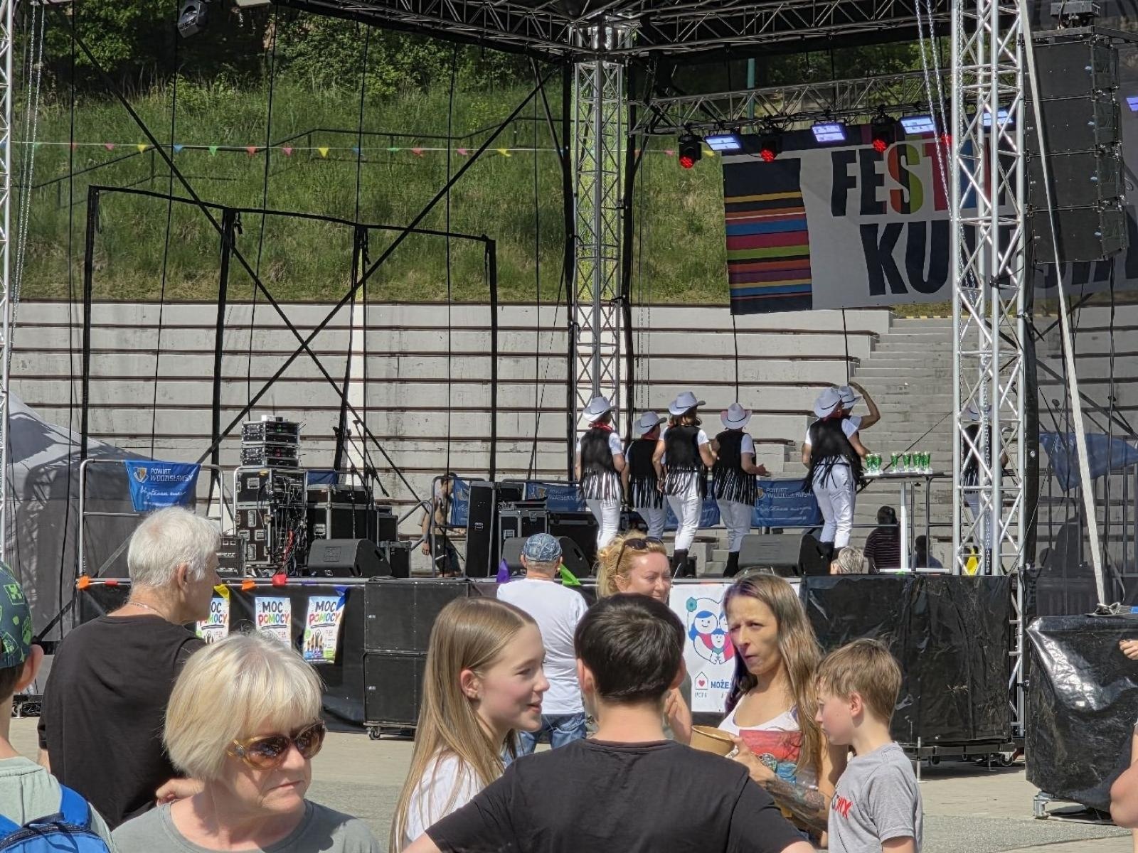 Zdjęcie w galerii na portalu naszwodzislaw.com: Weekend, który połączył mieszkańców. Kultura i integracja na Trzech Wzgórzach [FOTO] wiadomości z regionu