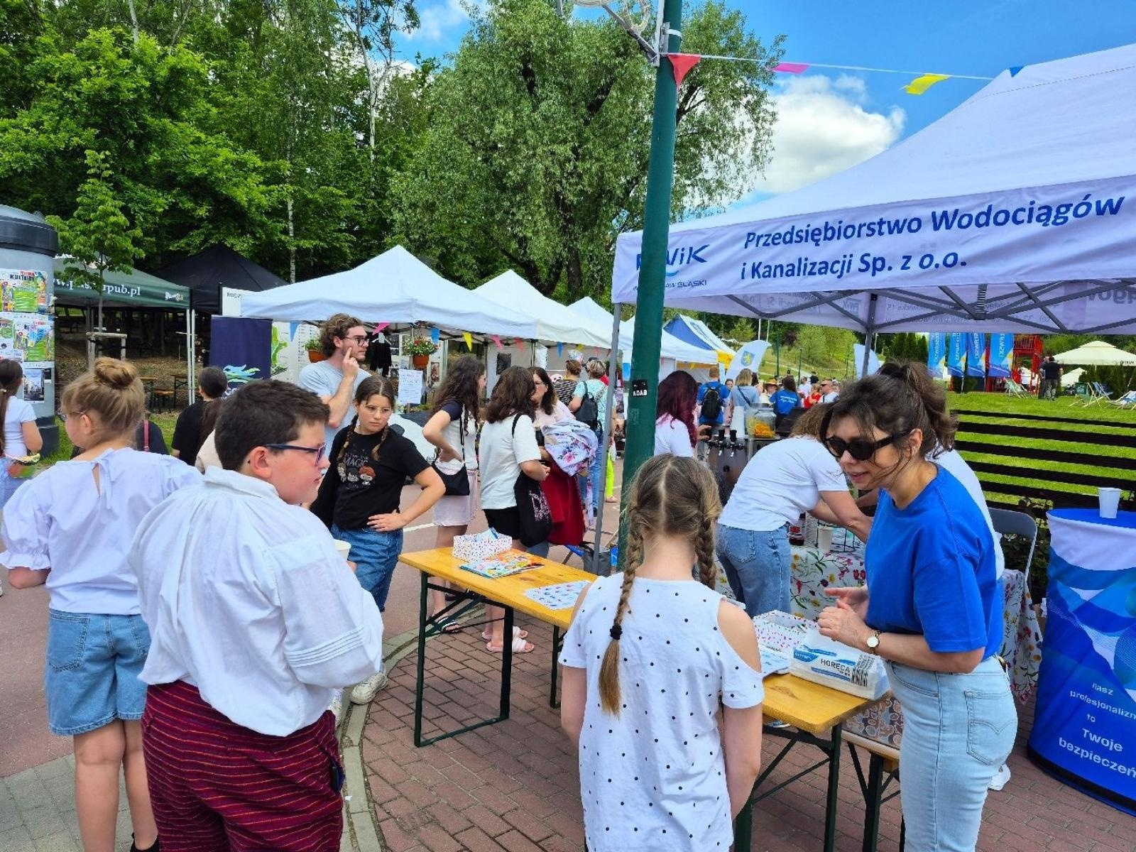 Zdjęcie w galerii na portalu naszwodzislaw.com: Weekend, który połączył mieszkańców. Kultura i integracja na Trzech Wzgórzach [FOTO] wiadomości z regionu